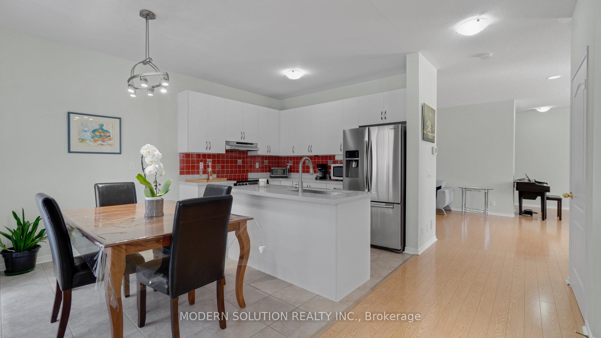 Photo 10 of 1 Petermann Street, Aurora, Bayview Northeast — HOMEH