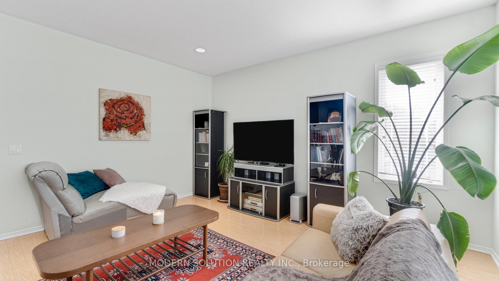 Photo 11 of 1 Petermann Street, Aurora, Bayview Northeast — HOMEH