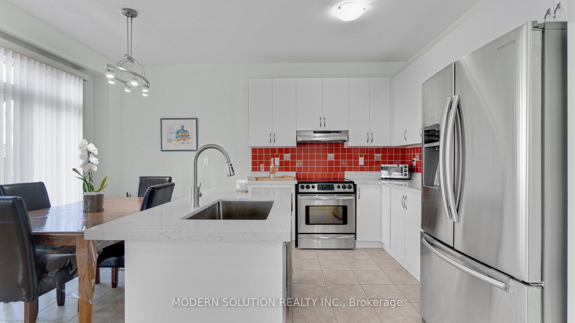 Photo 16 of 1 Petermann Street, Aurora, Bayview Northeast — HOMEH