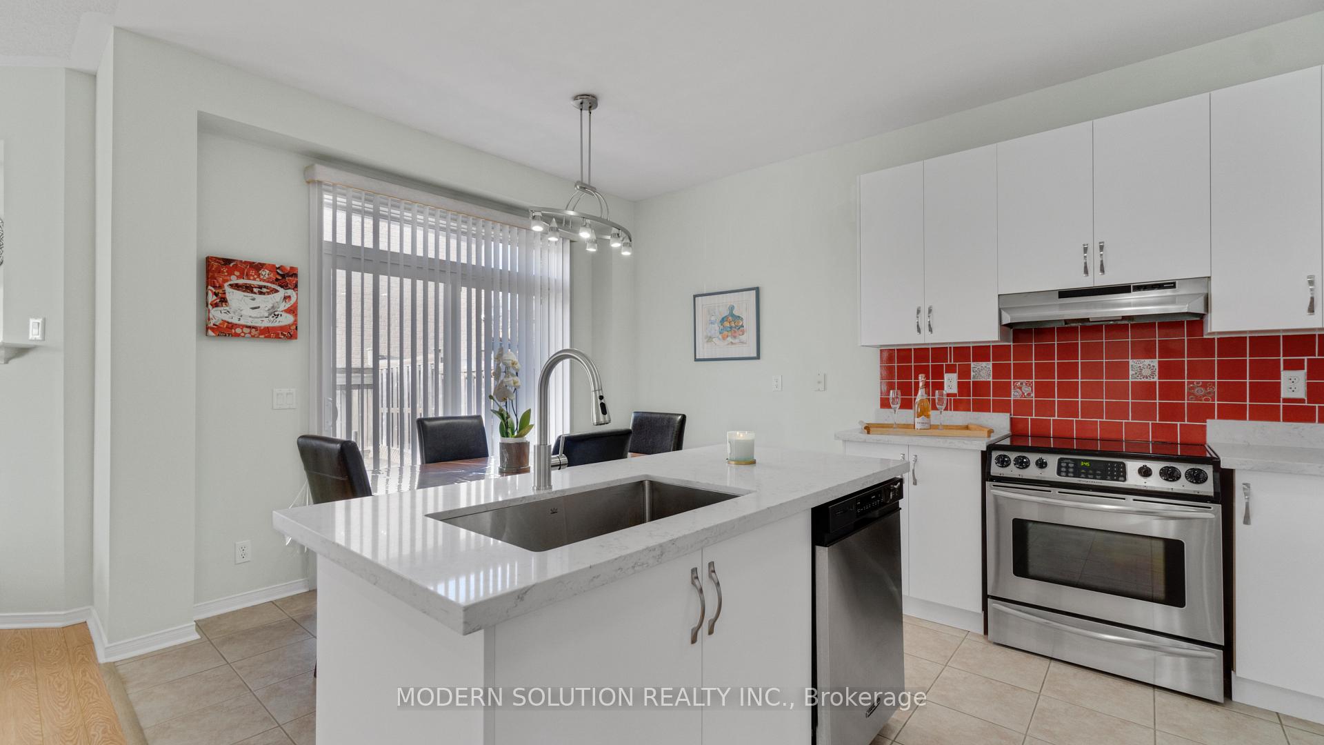 Photo 13 of 1 Petermann Street, Aurora, Bayview Northeast — HOMEH