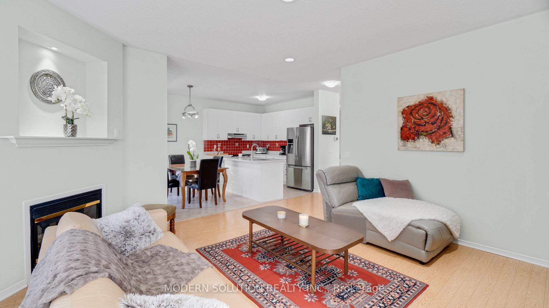 Photo 14 of 1 Petermann Street, Aurora, Bayview Northeast — HOMEH
