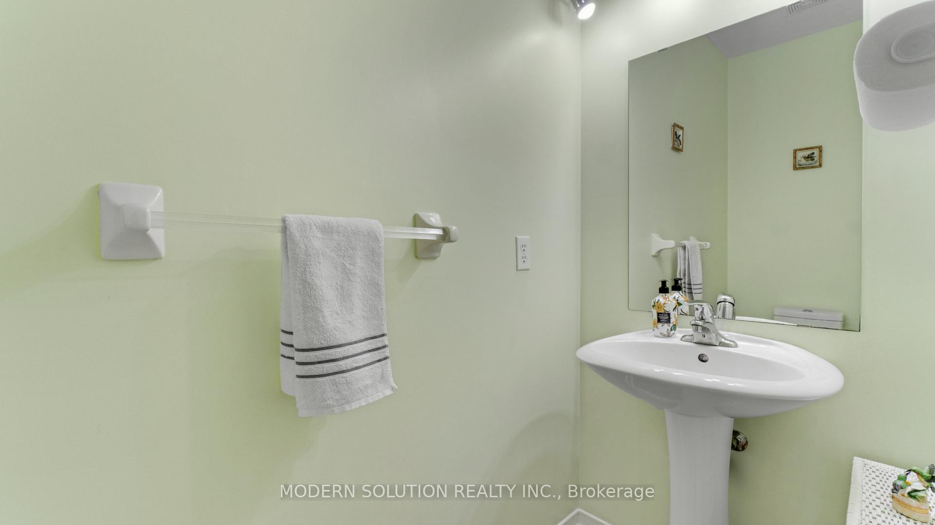 Photo 15 of 1 Petermann Street, Aurora, Bayview Northeast — HOMEH