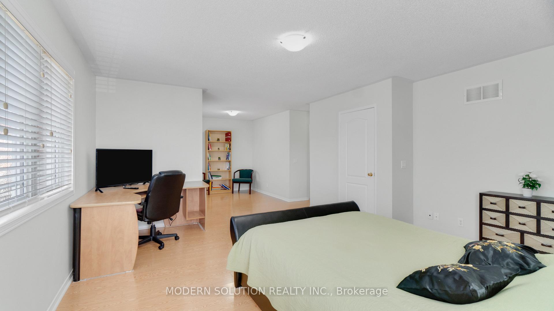 Photo 19 of 1 Petermann Street, Aurora, Bayview Northeast — HOMEH