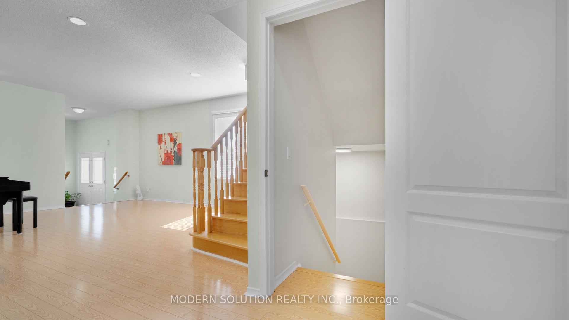 Photo 33 of 1 Petermann Street, Aurora, Bayview Northeast — HOMEH