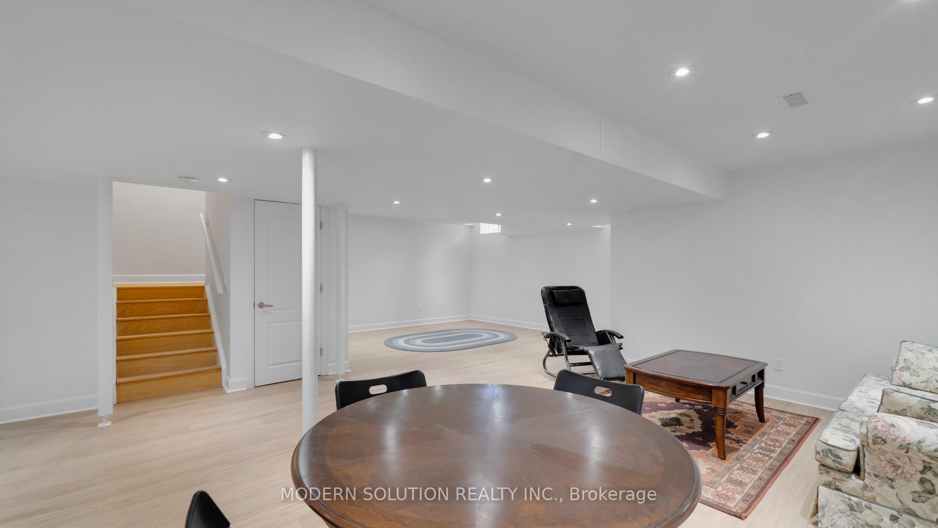 Photo 35 of 1 Petermann Street, Aurora, Bayview Northeast — HOMEH
