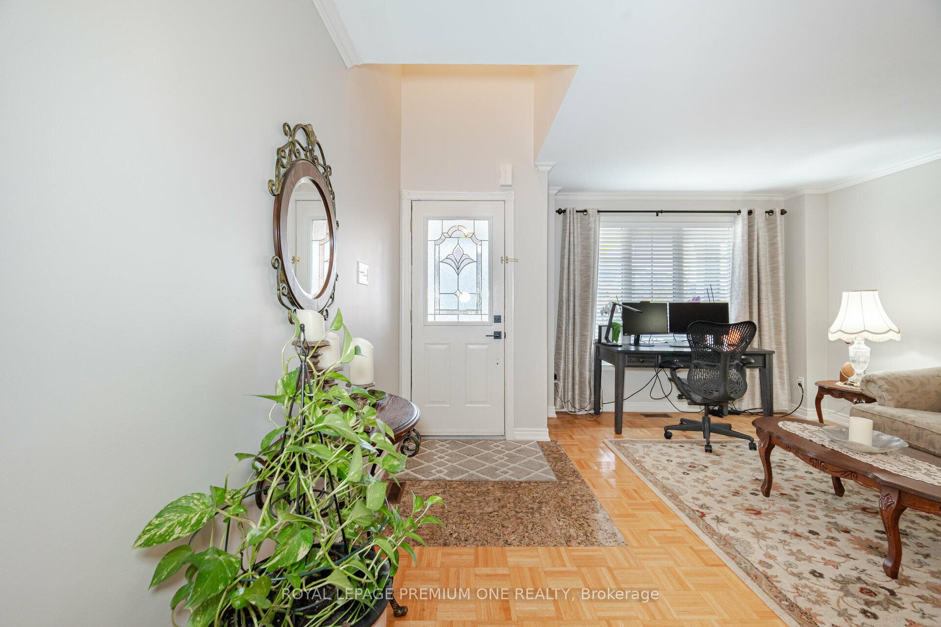 Photo 3 of 18 Mainland Crescent, Vaughan, Vellore Village — HOMEH