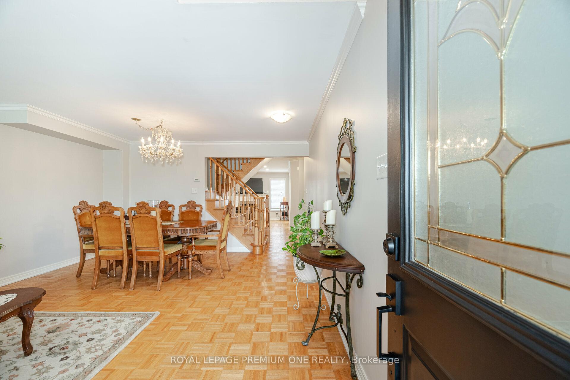 Photo 4 of 18 Mainland Crescent, Vaughan, Vellore Village — HOMEH