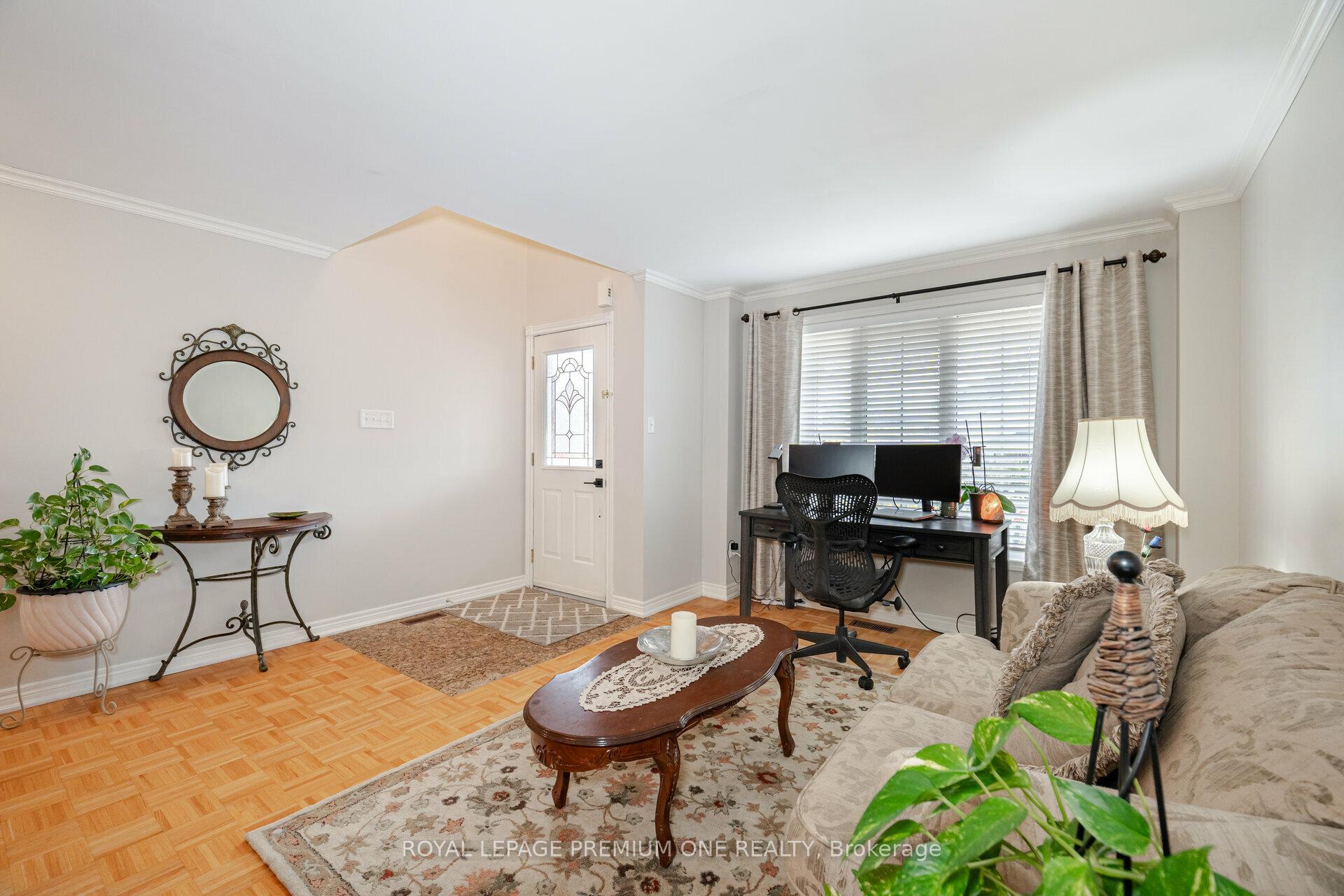 Photo 5 of 18 Mainland Crescent, Vaughan, Vellore Village — HOMEH