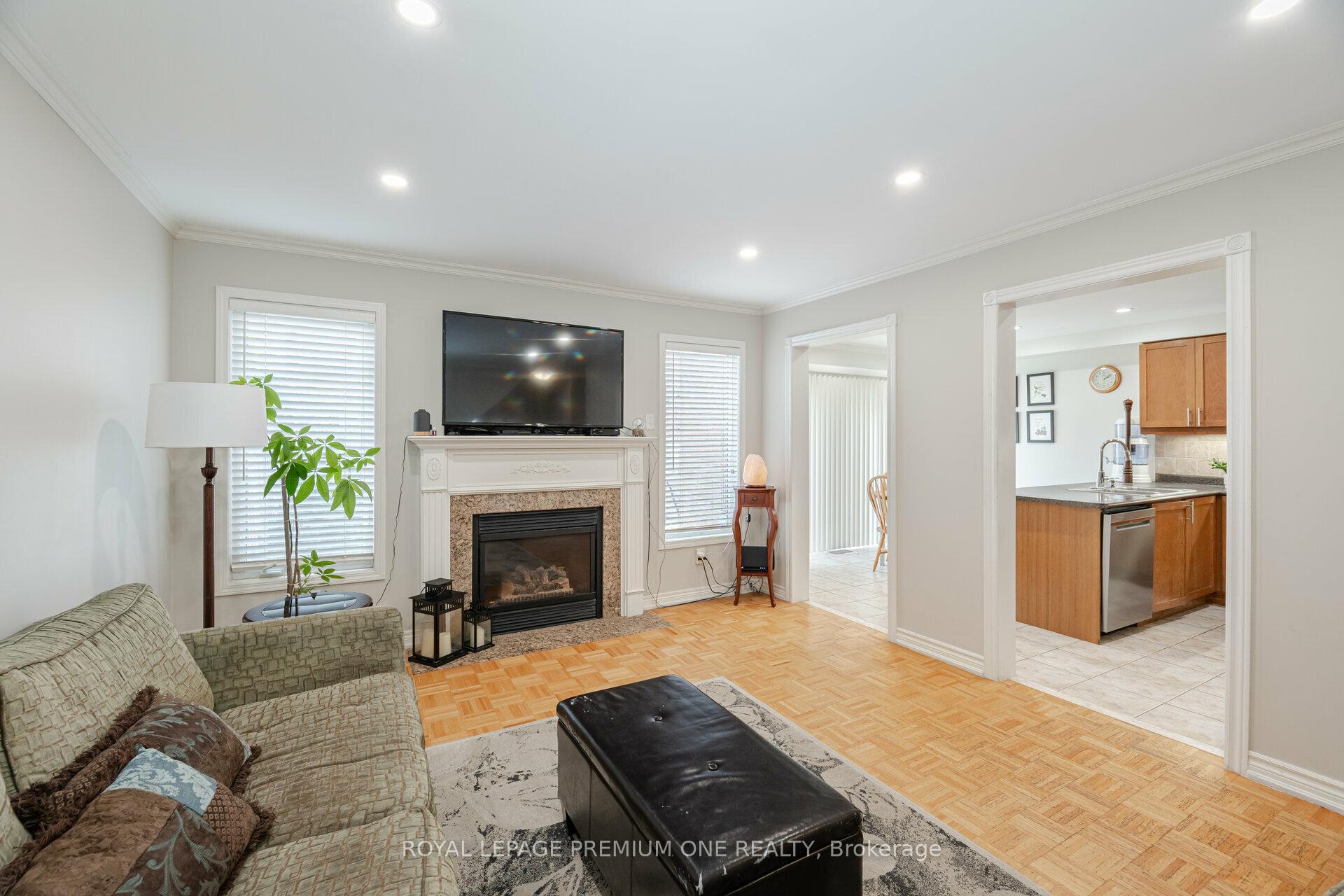Photo 12 of 18 Mainland Crescent, Vaughan, Vellore Village — HOMEH