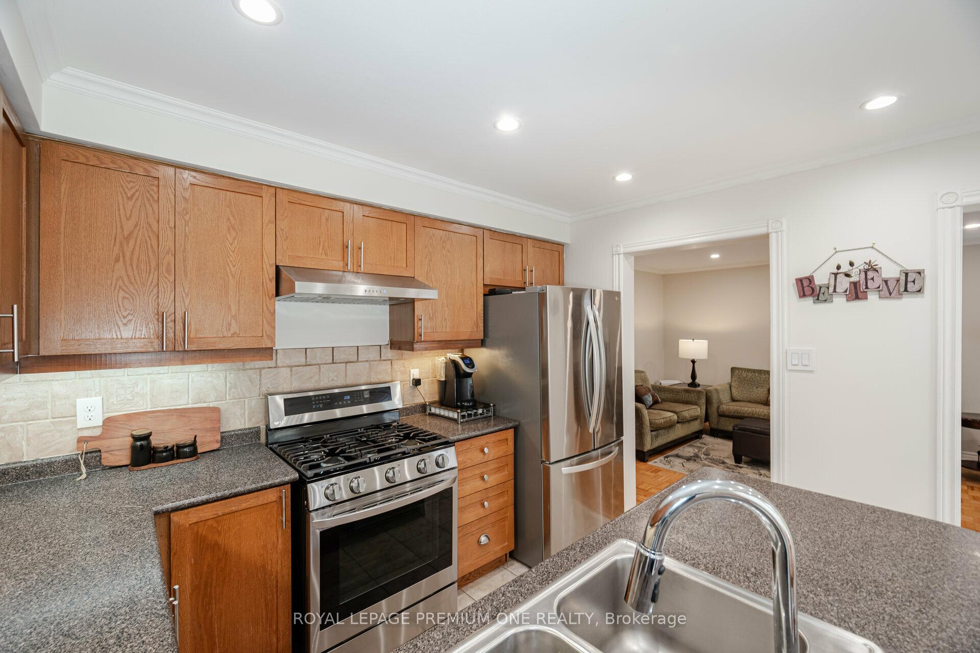 Photo 13 of 18 Mainland Crescent, Vaughan, Vellore Village — HOMEH