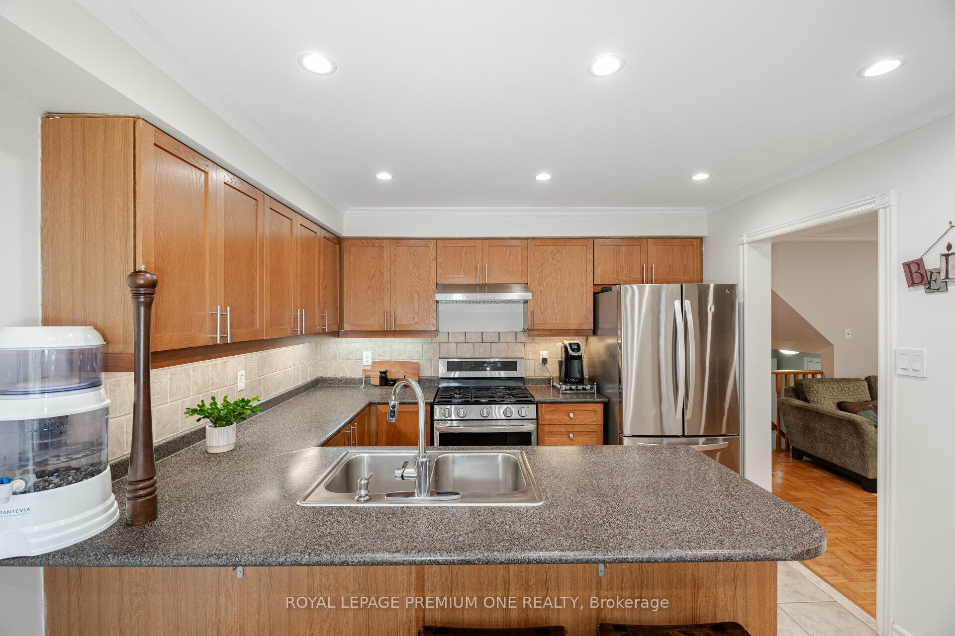 Photo 14 of 18 Mainland Crescent, Vaughan, Vellore Village — HOMEH