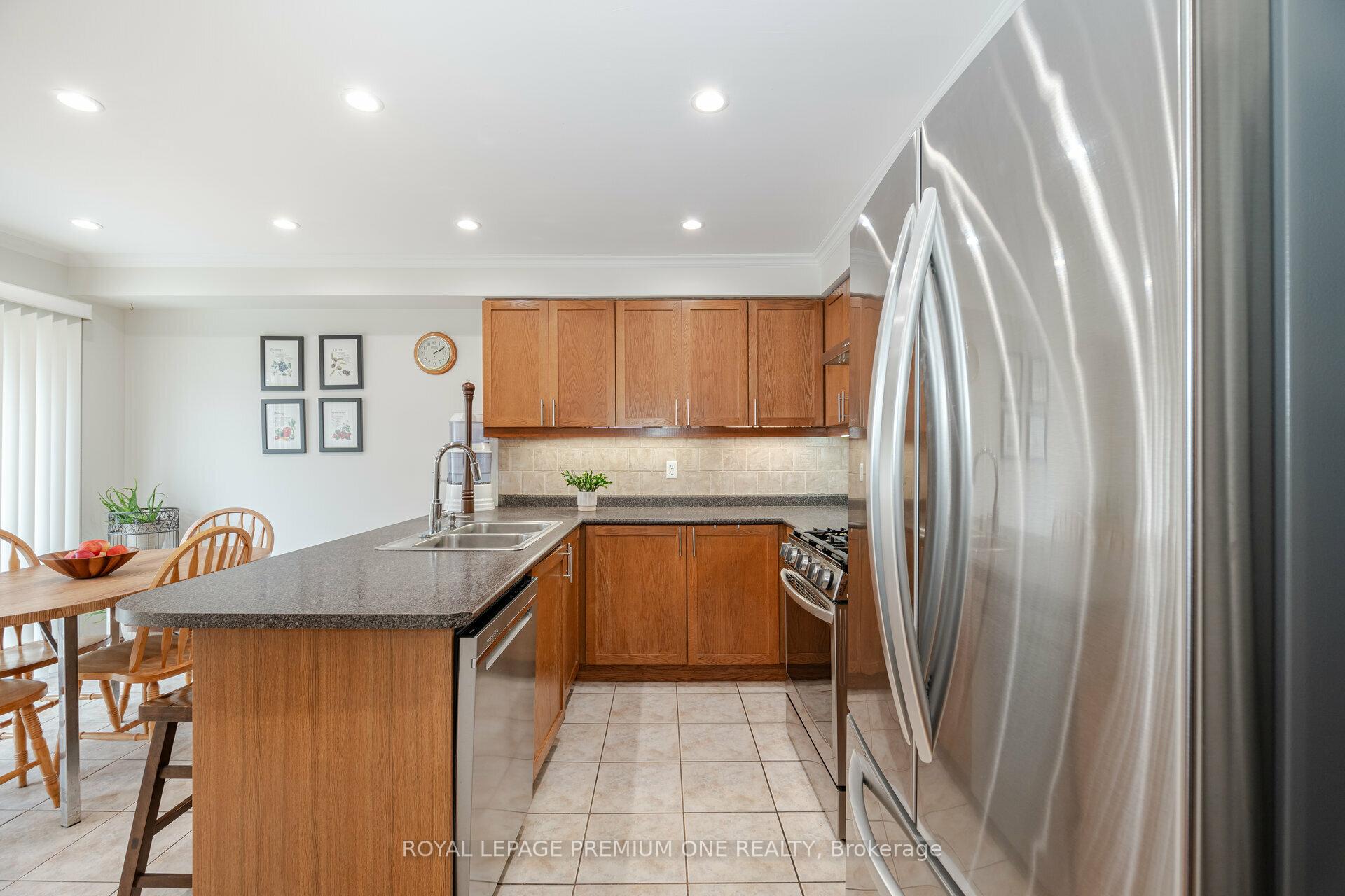 Photo 15 of 18 Mainland Crescent, Vaughan, Vellore Village — HOMEH