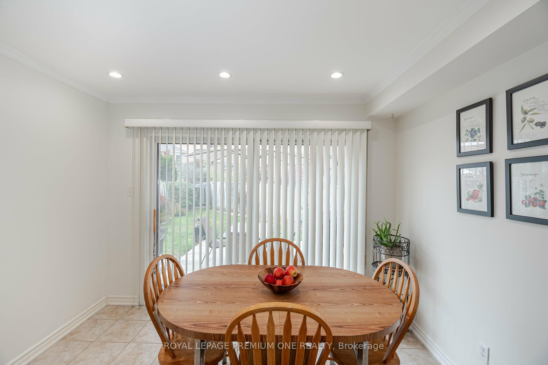 Photo 16 of 18 Mainland Crescent, Vaughan, Vellore Village — HOMEH