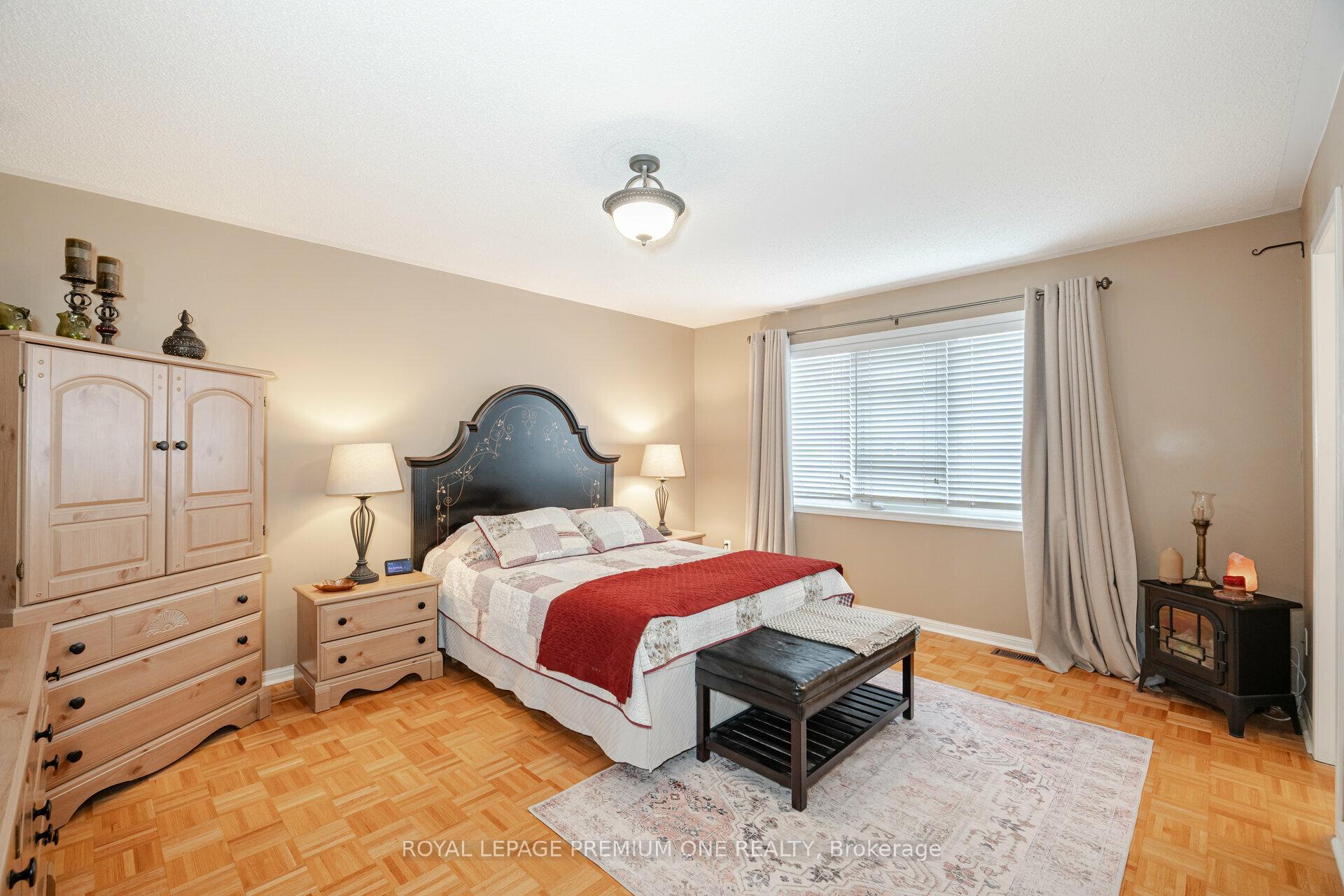 Photo 21 of 18 Mainland Crescent, Vaughan, Vellore Village — HOMEH