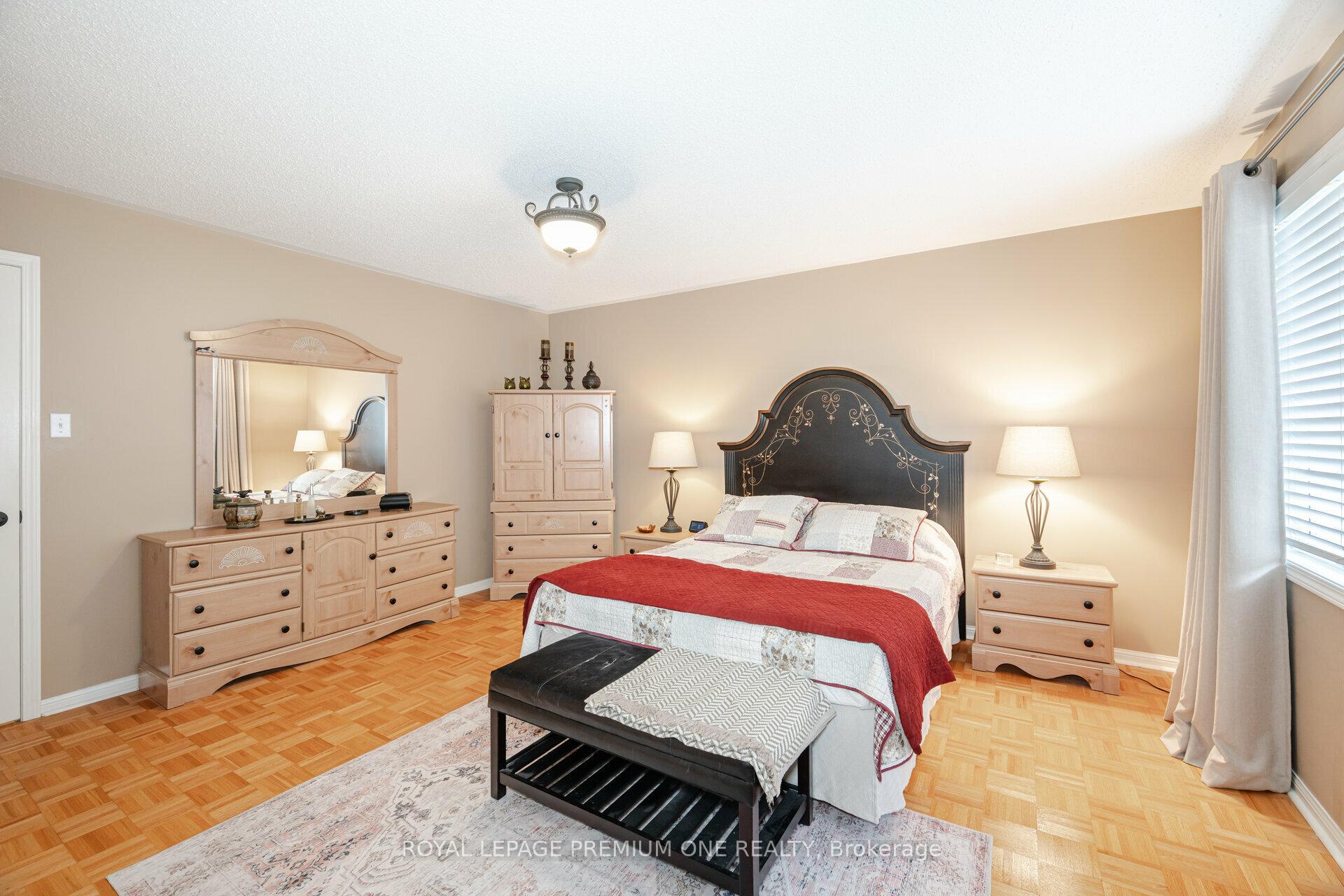 Photo 22 of 18 Mainland Crescent, Vaughan, Vellore Village — HOMEH