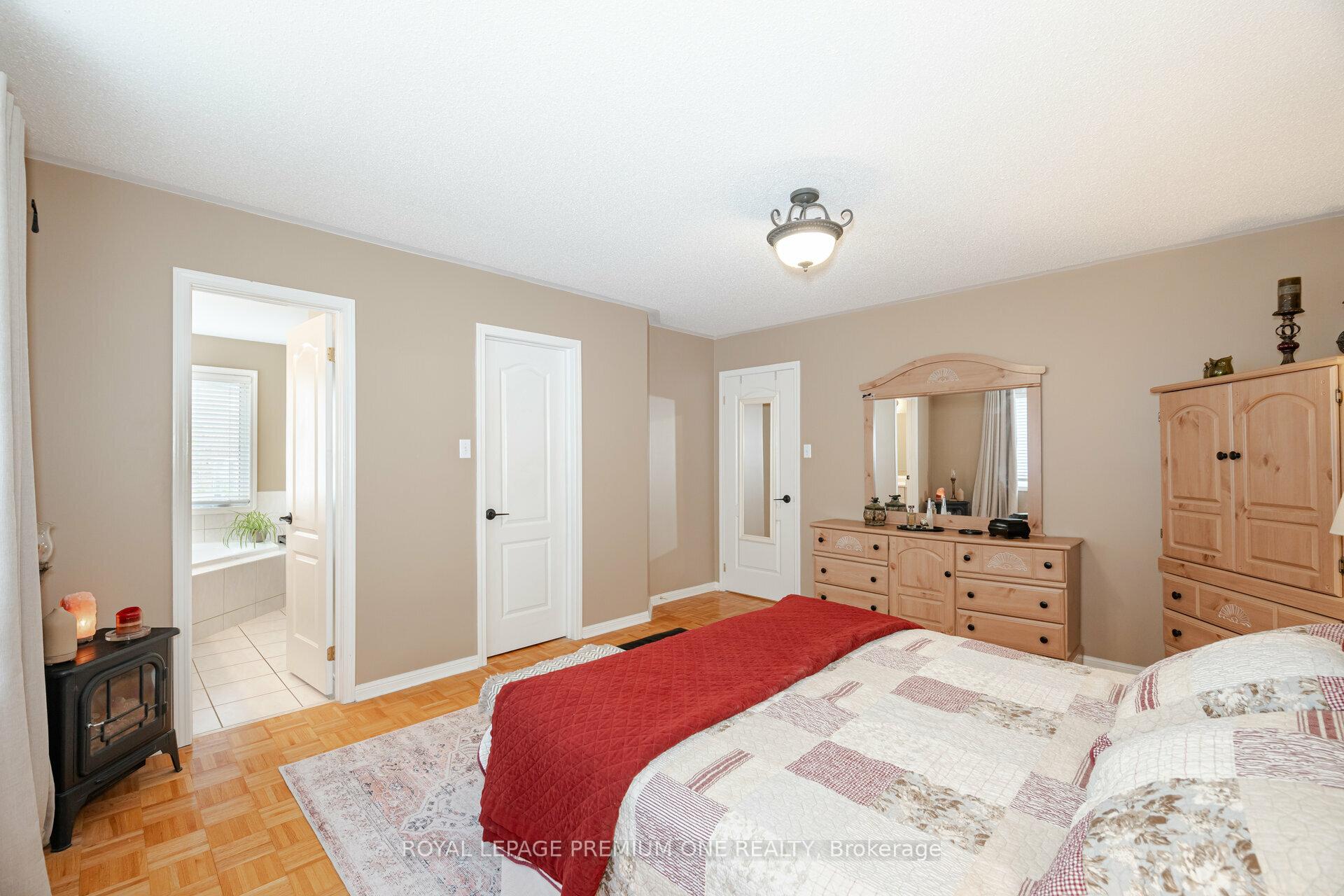 Photo 23 of 18 Mainland Crescent, Vaughan, Vellore Village — HOMEH