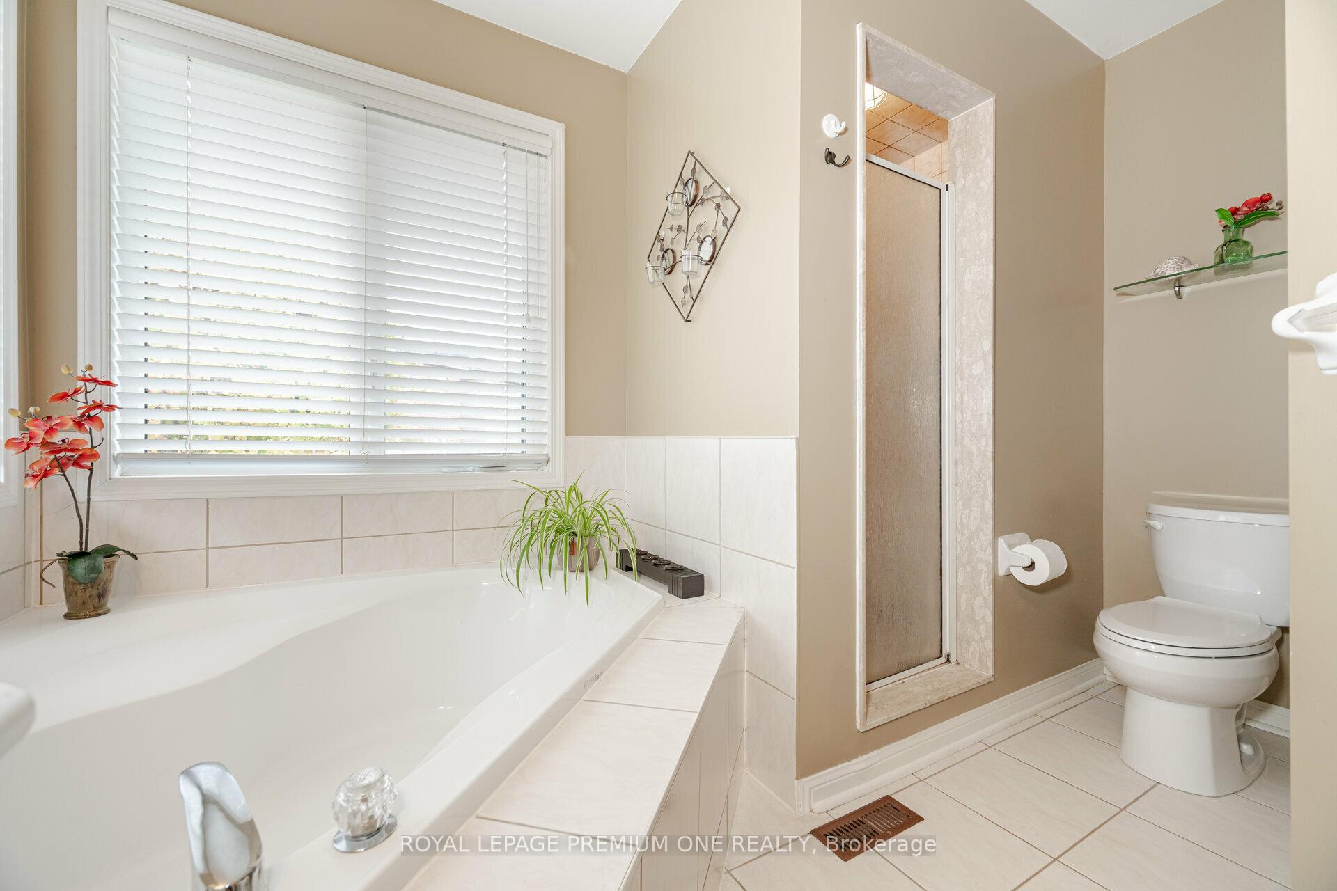 Photo 25 of 18 Mainland Crescent, Vaughan, Vellore Village — HOMEH