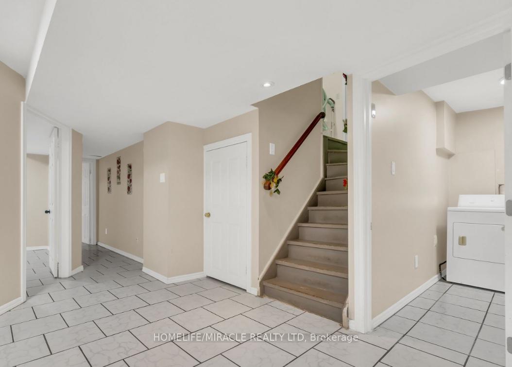 Photo 13 of Unit Bsmt, 32 Elmpark Court, Brampton, Vales of Castlemore — HOMEH