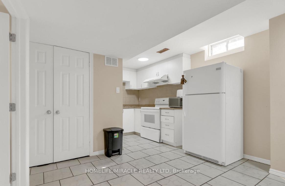 Photo 2 of Unit Bsmt, 32 Elmpark Court, Brampton, Vales of Castlemore — HOMEH