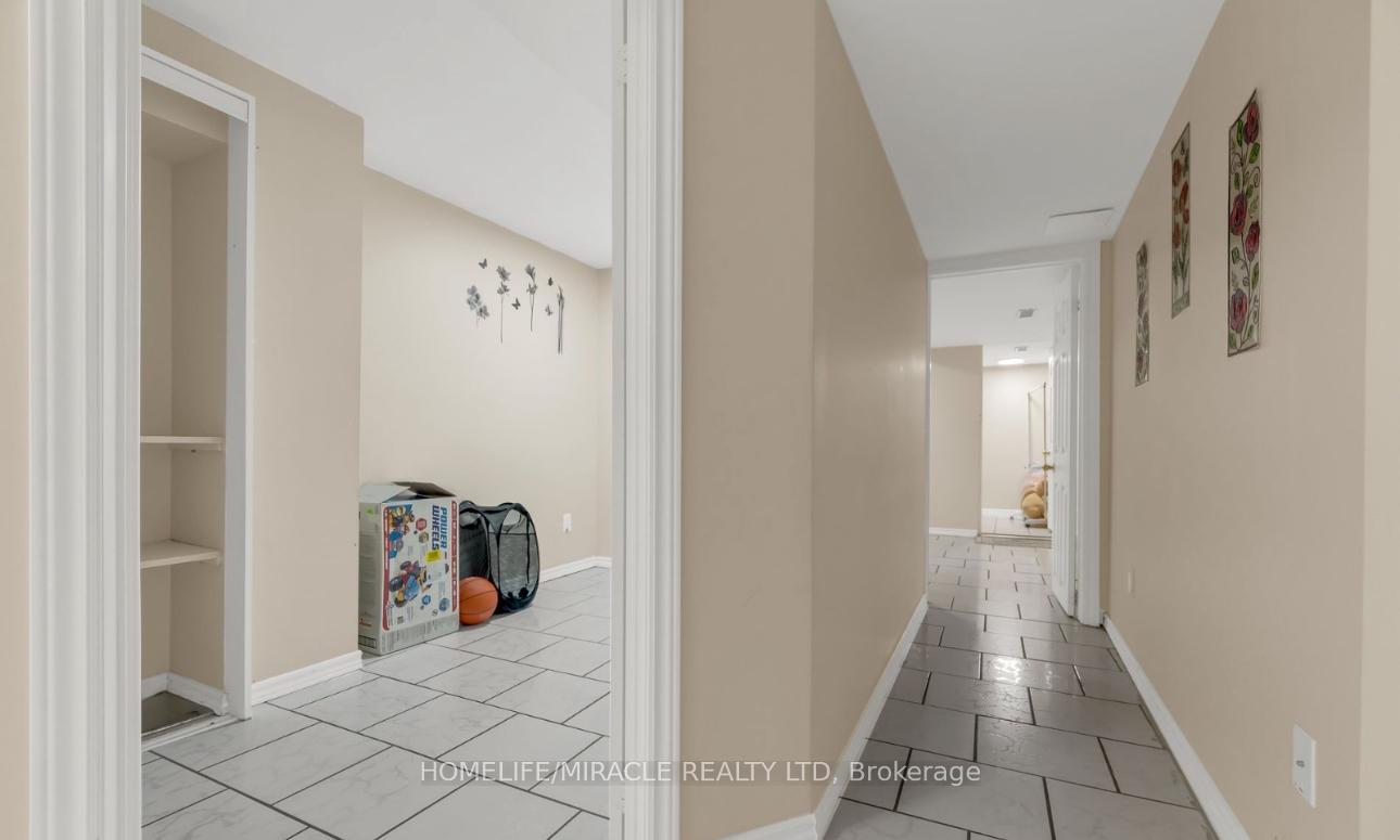 Photo 3 of Unit Bsmt, 32 Elmpark Court, Brampton, Vales of Castlemore — HOMEH