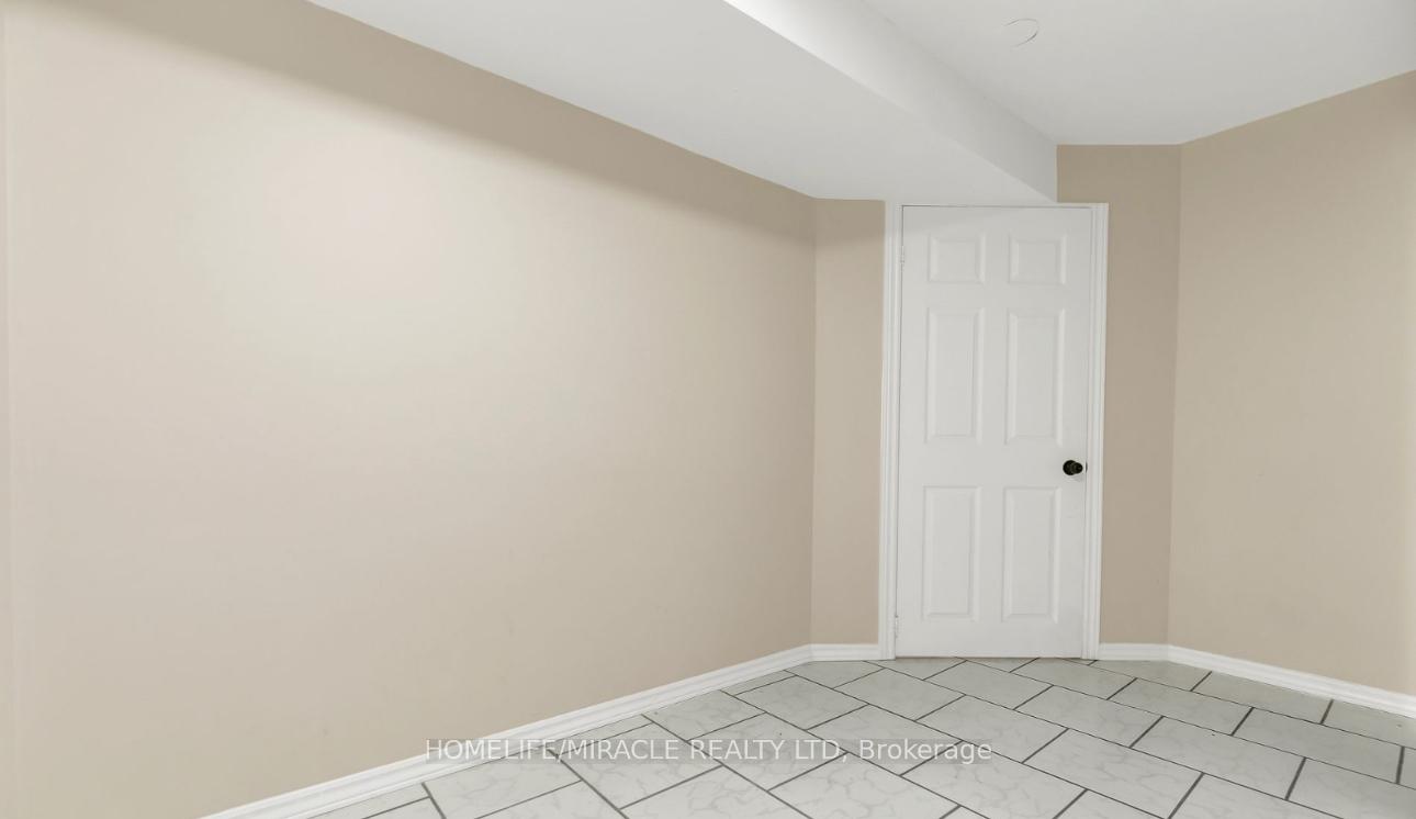Photo 4 of Unit Bsmt, 32 Elmpark Court, Brampton, Vales of Castlemore — HOMEH