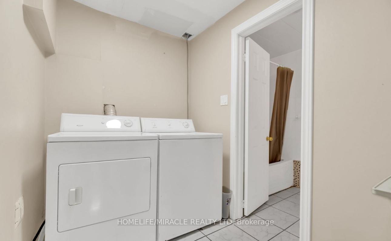 Photo 6 of Unit Bsmt, 32 Elmpark Court, Brampton, Vales of Castlemore — HOMEH