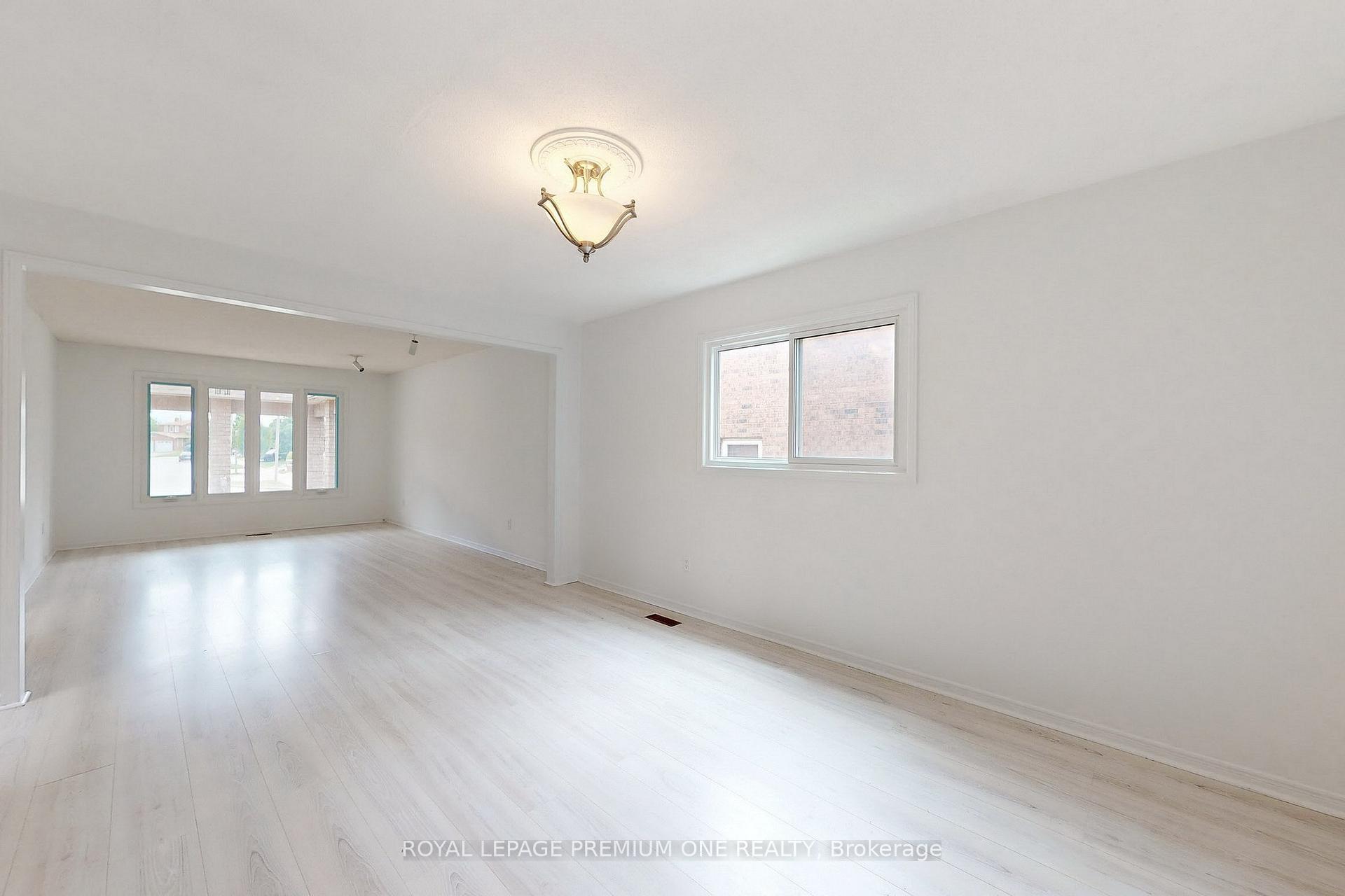 Photo 6 of 70 Vineyard Court, Vaughan, East Woodbridge — HOMEH
