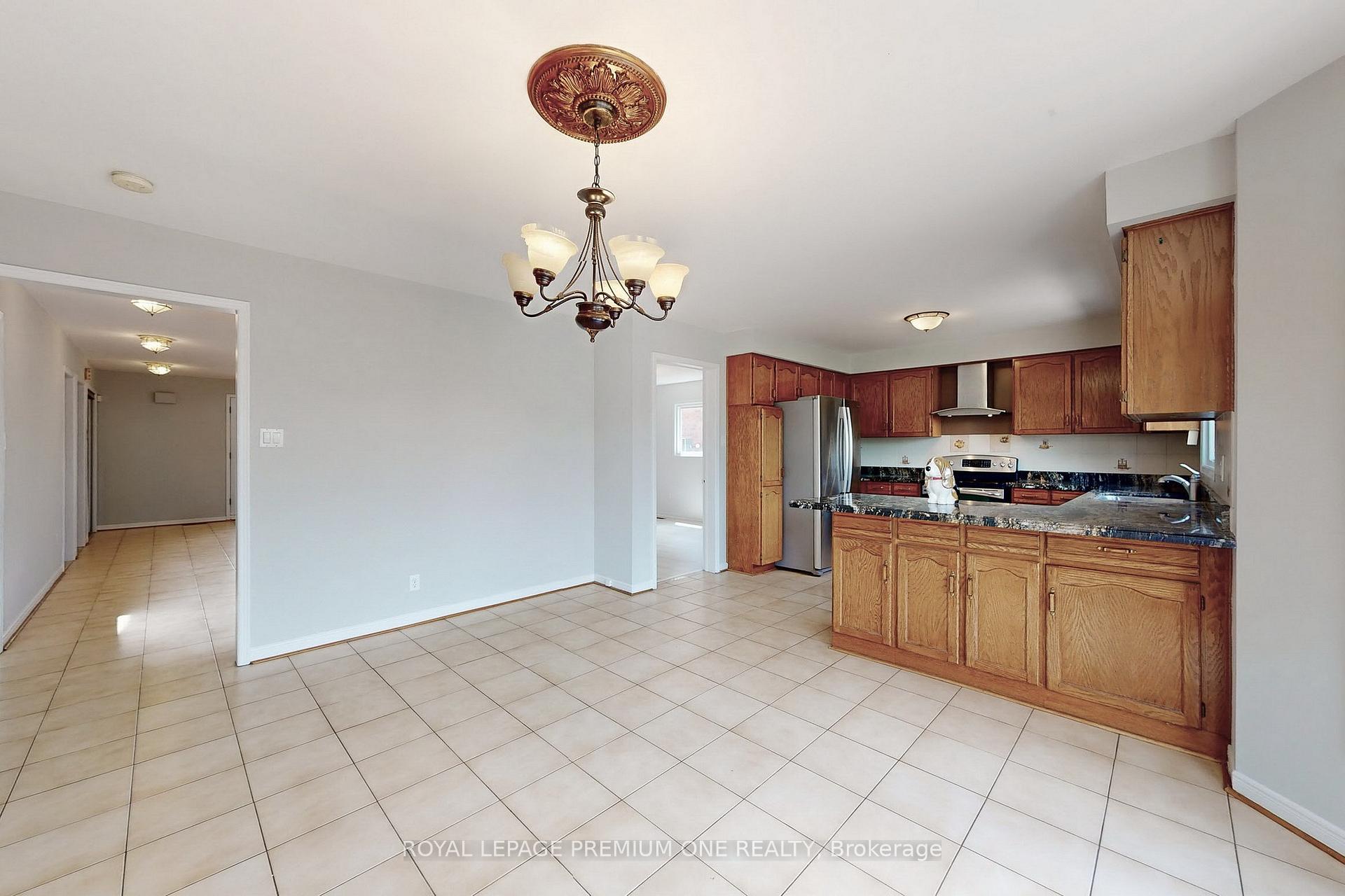 Photo 8 of 70 Vineyard Court, Vaughan, East Woodbridge — HOMEH