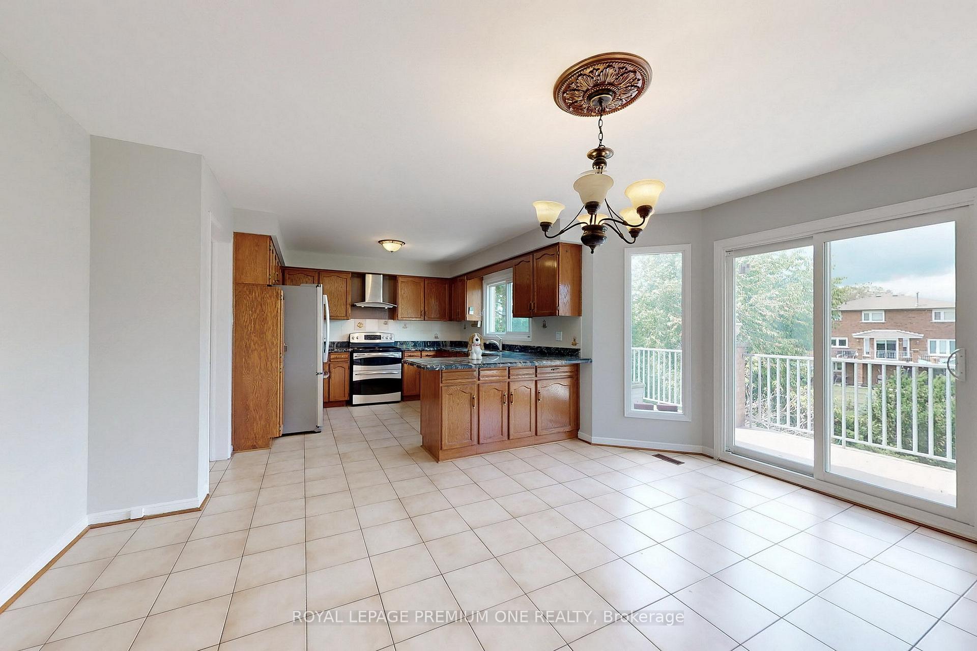 Photo 9 of 70 Vineyard Court, Vaughan, East Woodbridge — HOMEH