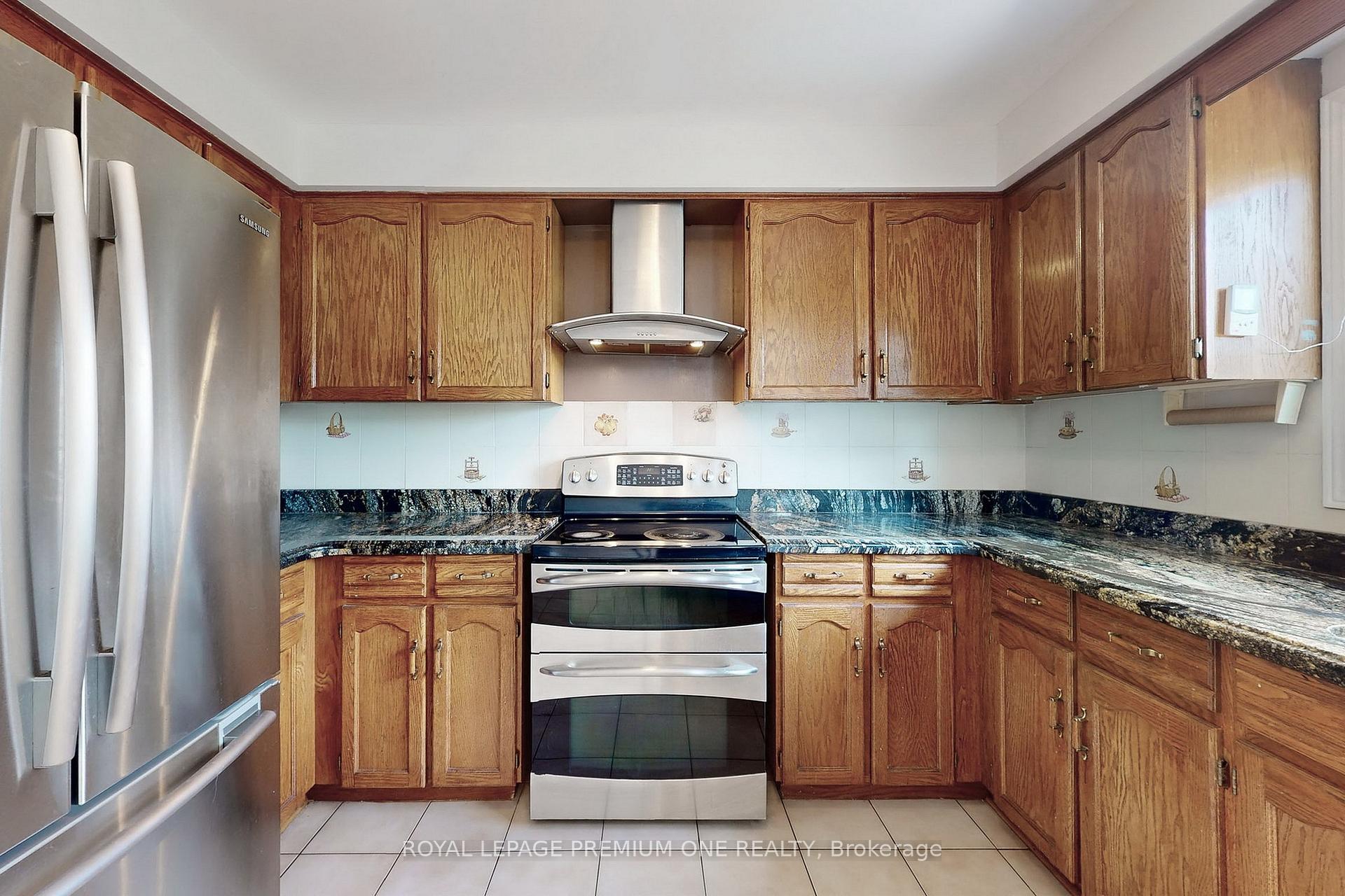 Photo 11 of 70 Vineyard Court, Vaughan, East Woodbridge — HOMEH
