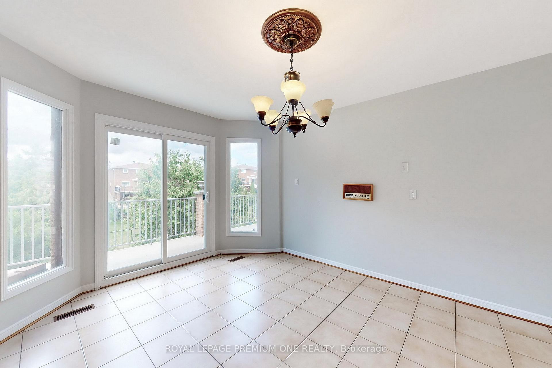 Photo 13 of 70 Vineyard Court, Vaughan, East Woodbridge — HOMEH