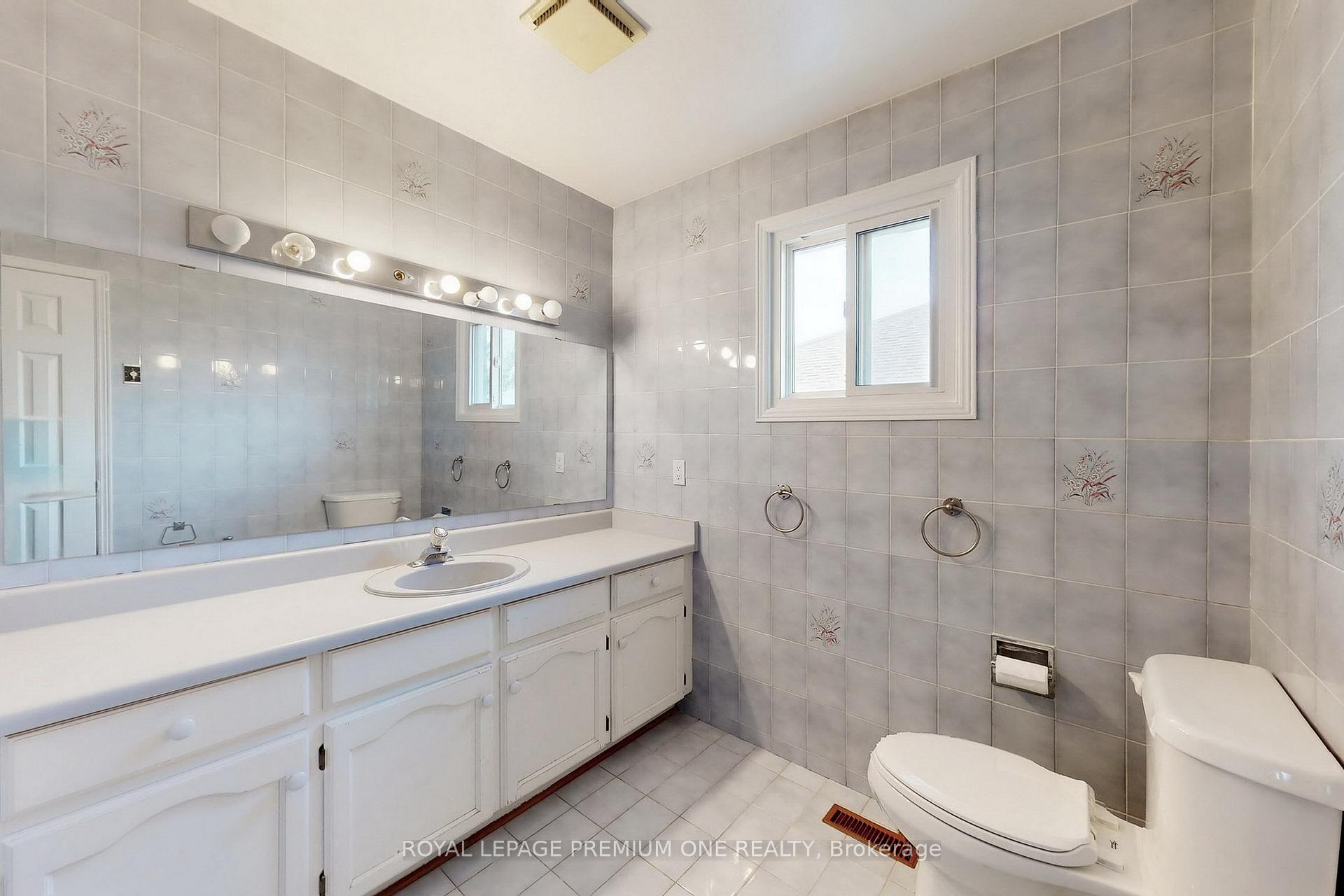 Photo 23 of 70 Vineyard Court, Vaughan, East Woodbridge — HOMEH