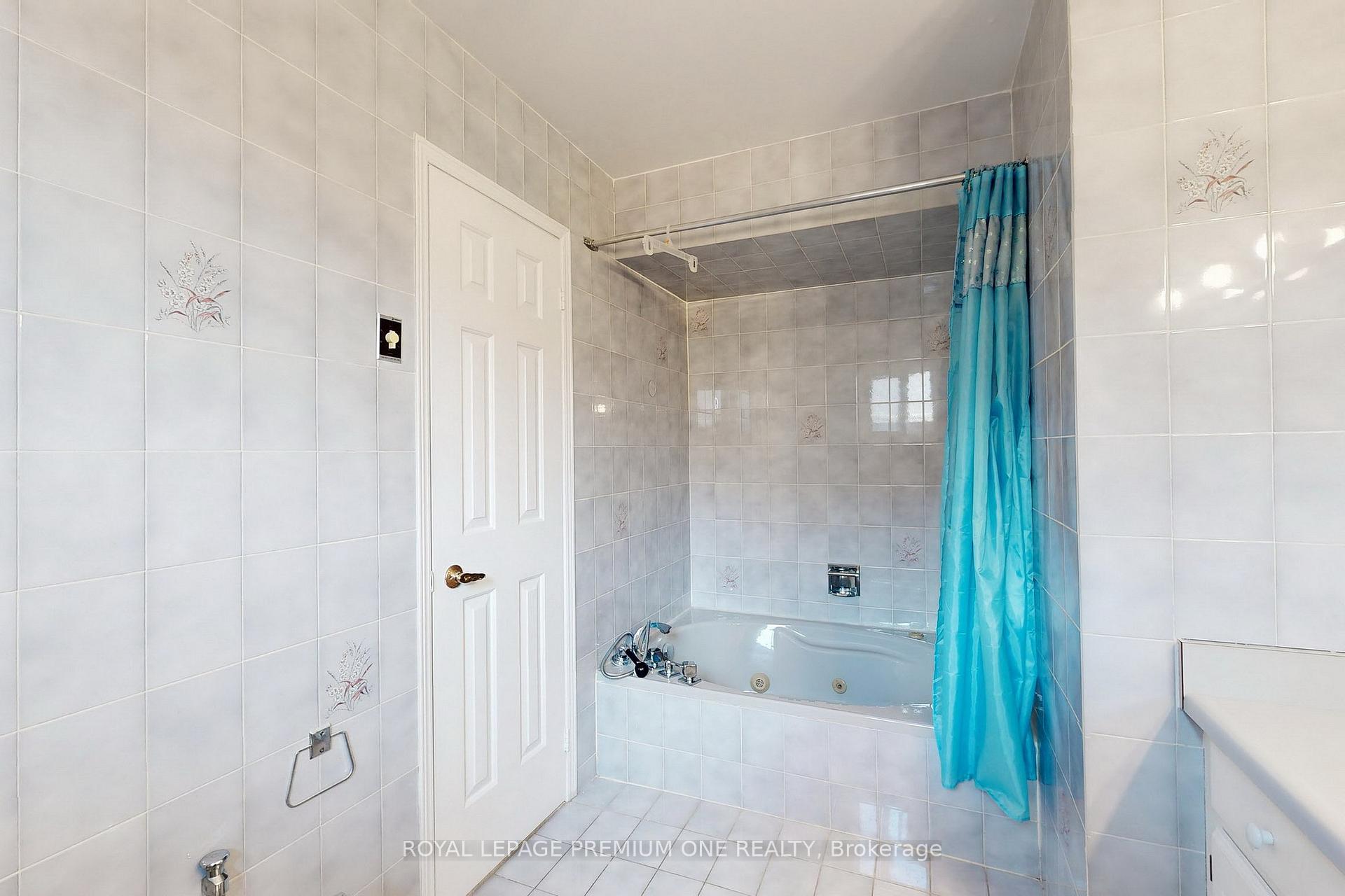 Photo 24 of 70 Vineyard Court, Vaughan, East Woodbridge — HOMEH