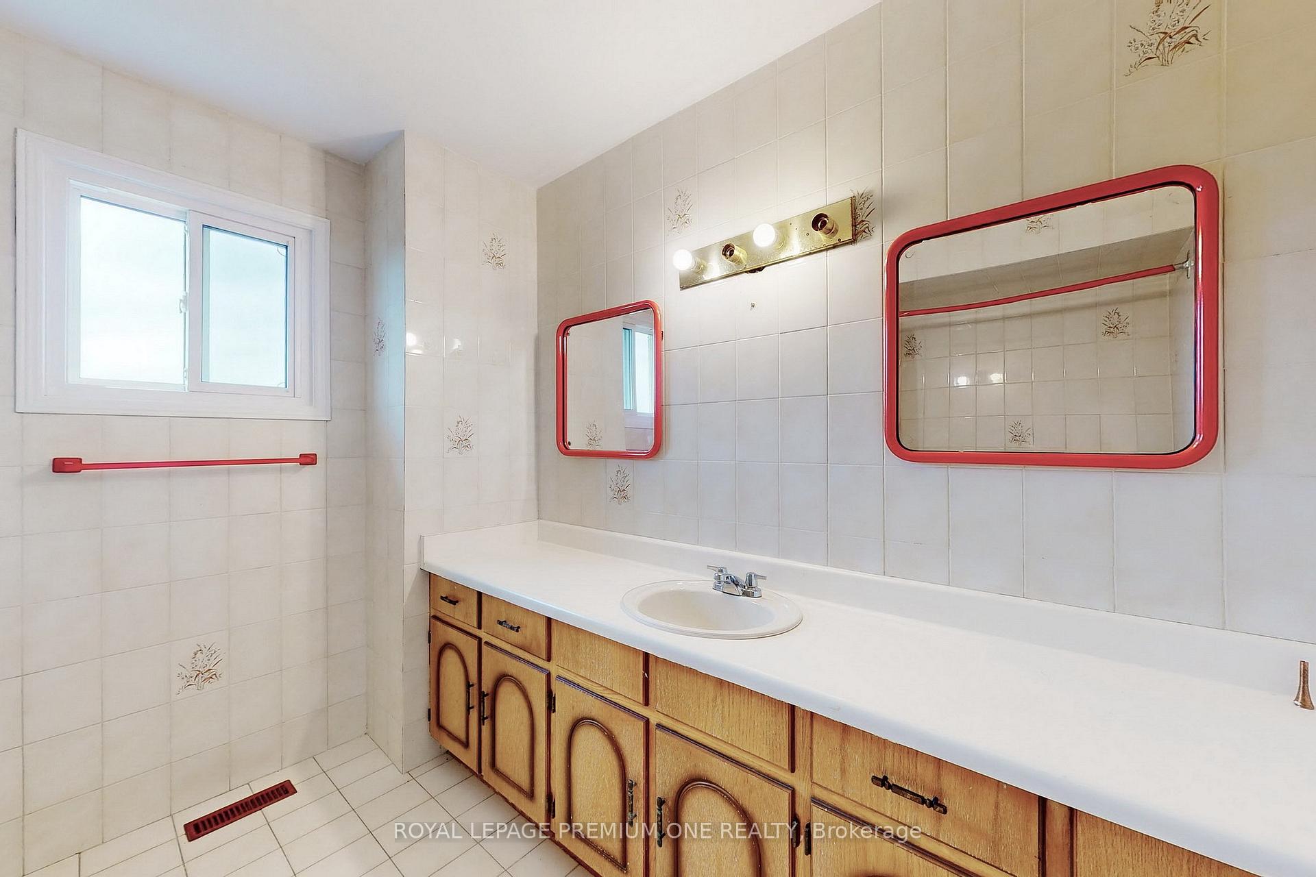 Photo 31 of 70 Vineyard Court, Vaughan, East Woodbridge — HOMEH