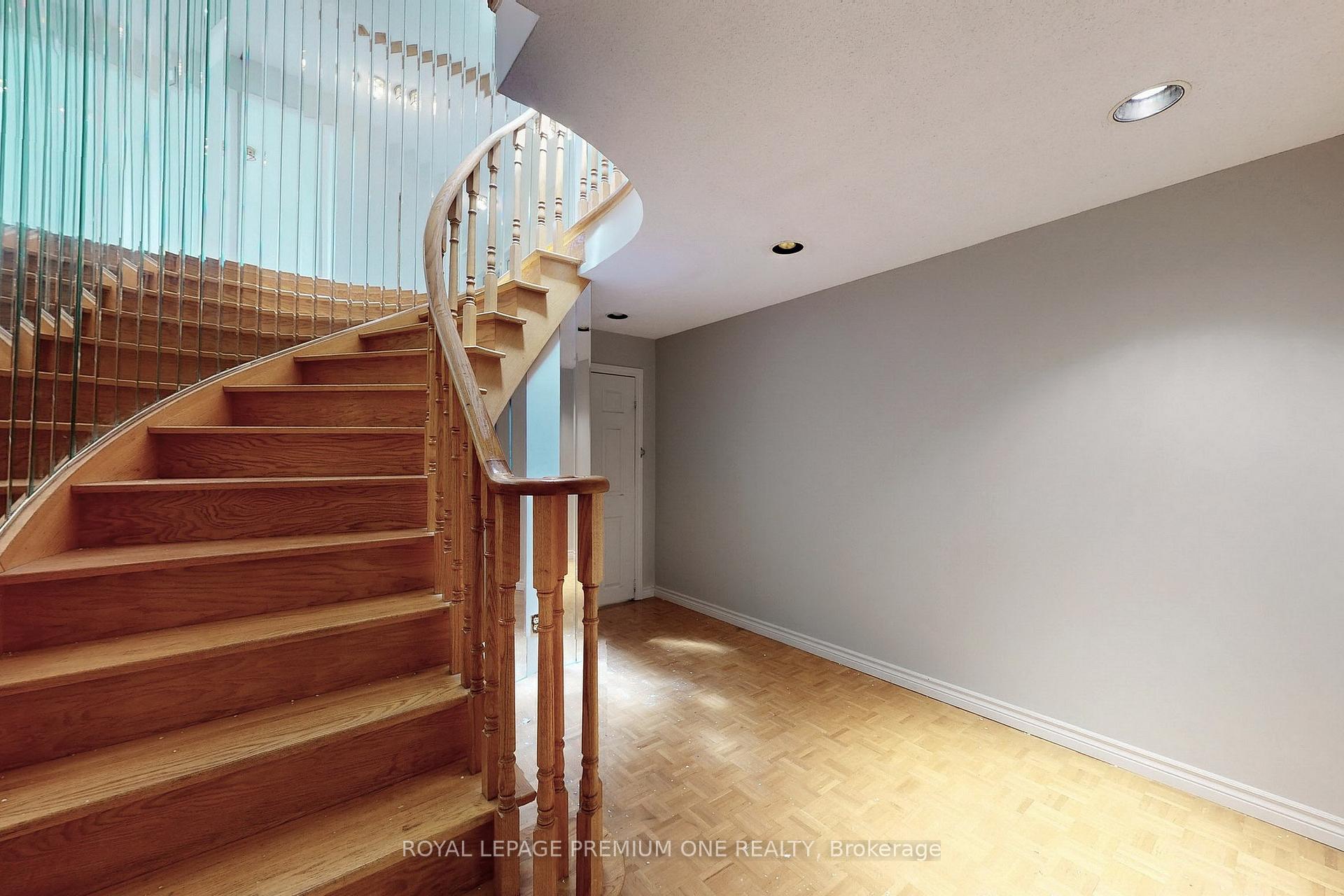 Photo 32 of 70 Vineyard Court, Vaughan, East Woodbridge — HOMEH