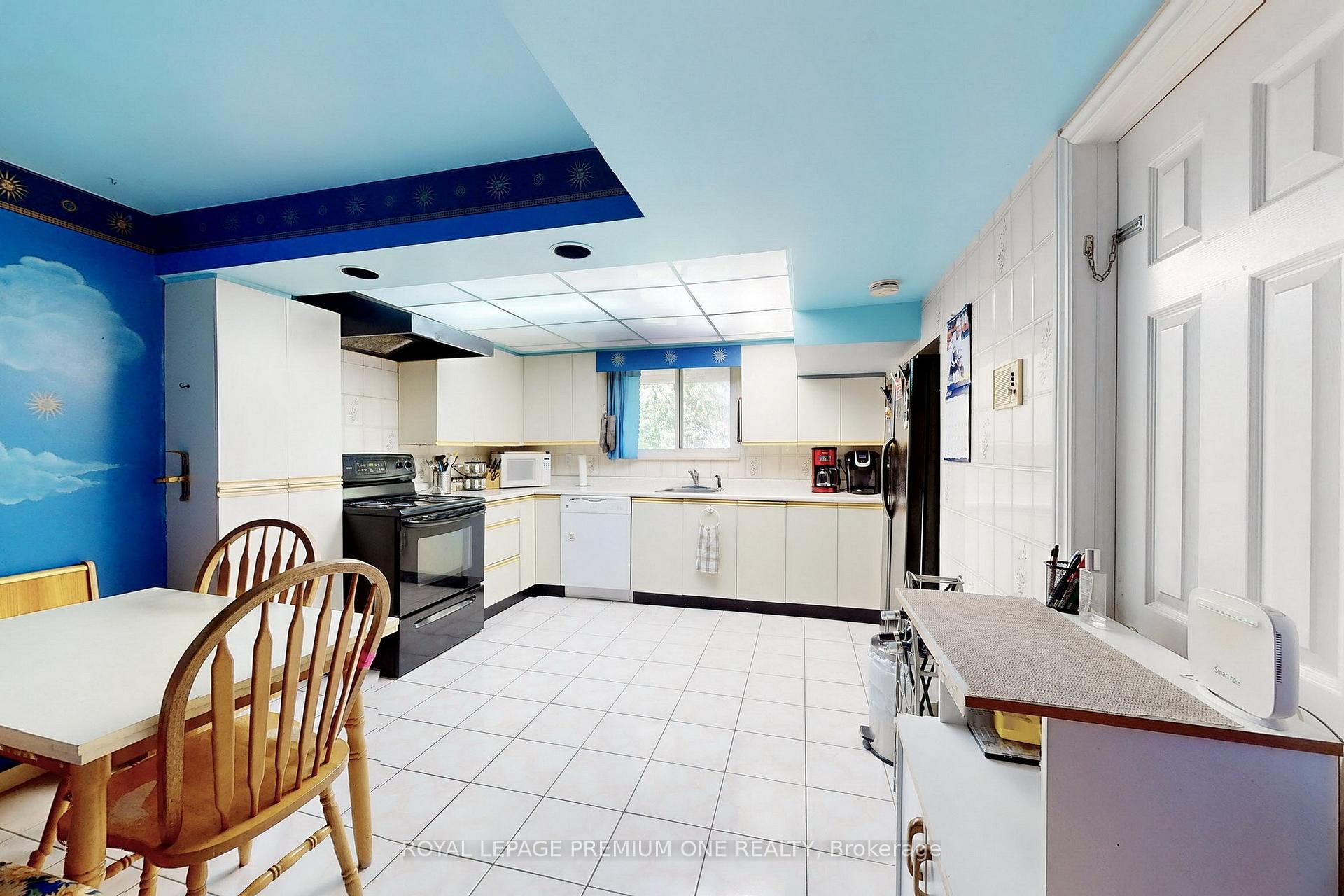 Photo 33 of 70 Vineyard Court, Vaughan, East Woodbridge — HOMEH