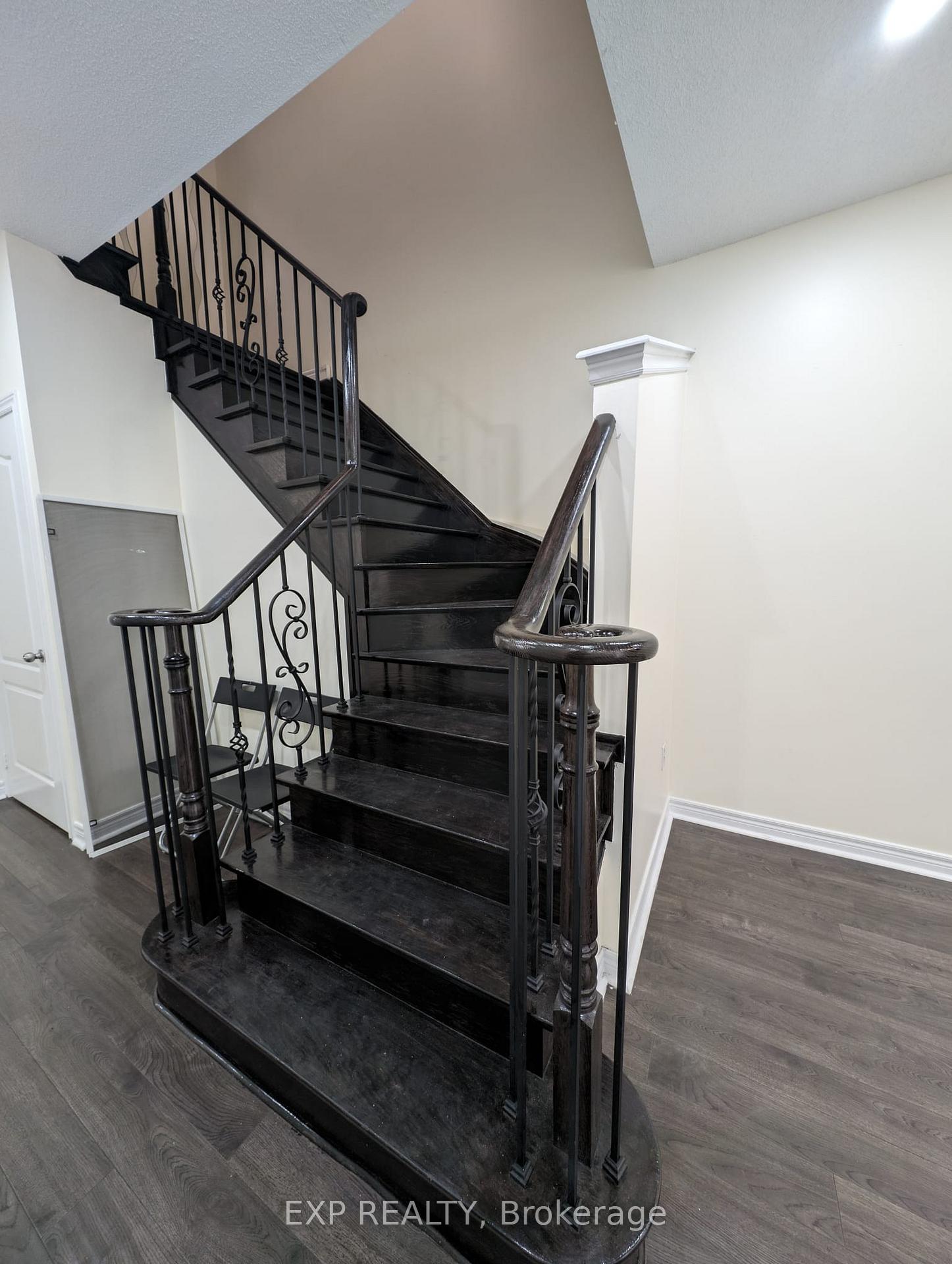 Photo 3 of 68 Rocky Point Crescent, Brampton, Madoc — HOMEH