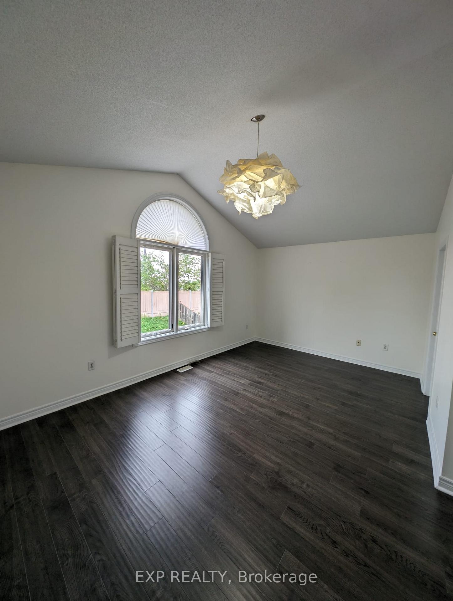 Photo 8 of 68 Rocky Point Crescent, Brampton, Madoc — HOMEH