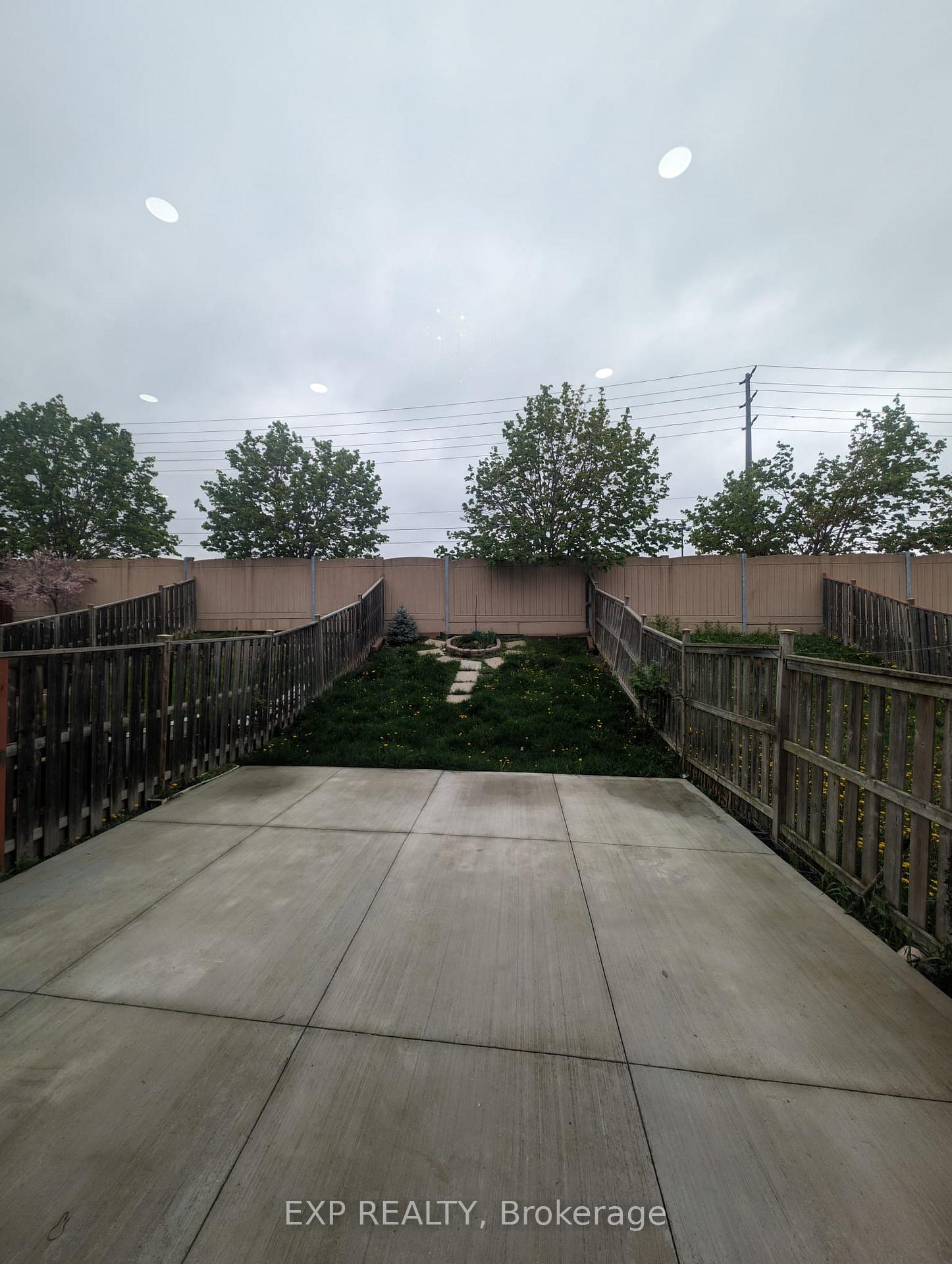 Photo 9 of 68 Rocky Point Crescent, Brampton, Madoc — HOMEH
