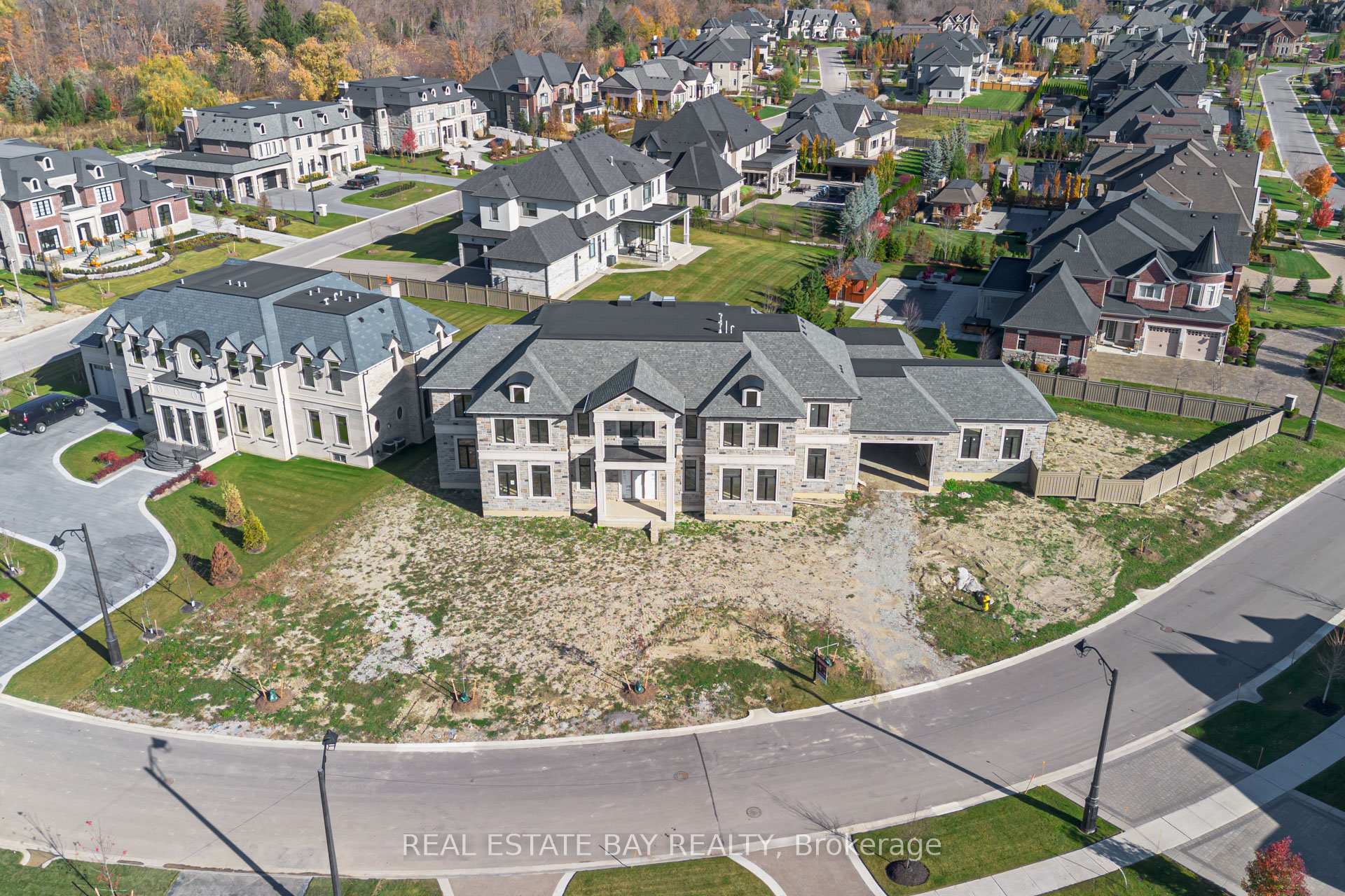 Photo 4 of 222 Northern Pines Boulevard, Vaughan, Kleinburg — HOMEH