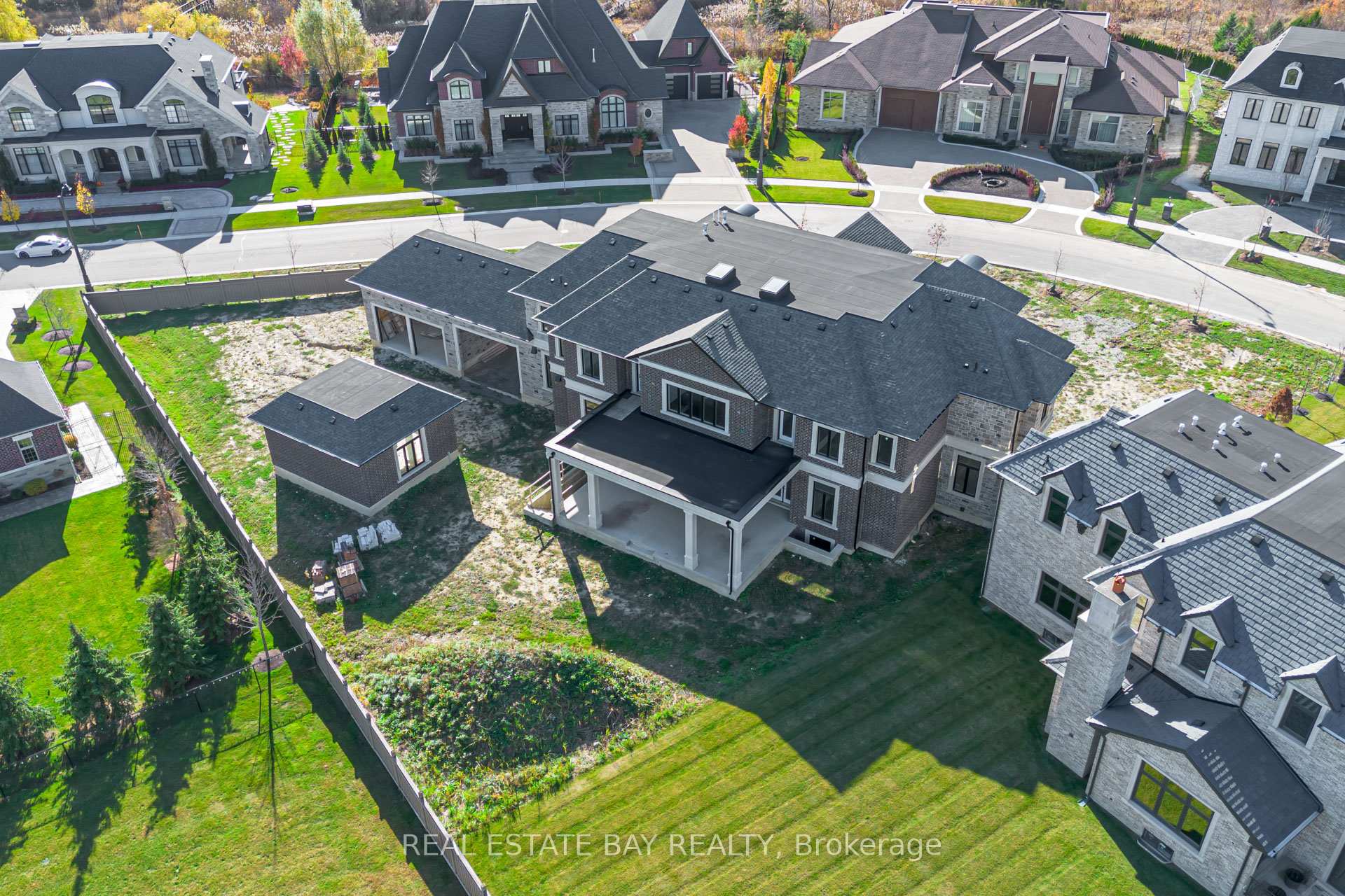 Photo 5 of 222 Northern Pines Boulevard, Vaughan, Kleinburg — HOMEH