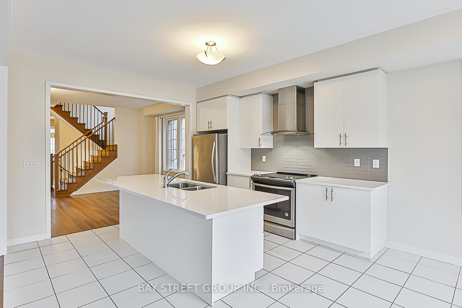 Photo 12 of 9 Harcourt Street, Vaughan, Patterson — HOMEH