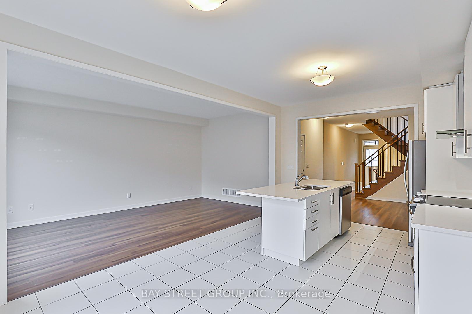Photo 13 of 9 Harcourt Street, Vaughan, Patterson — HOMEH