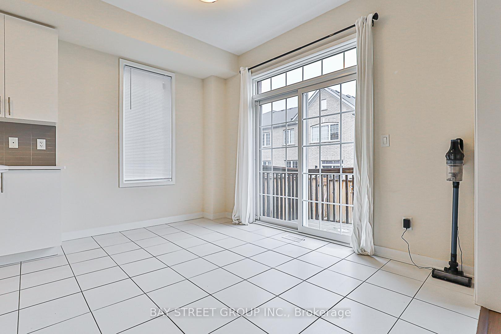 Photo 14 of 9 Harcourt Street, Vaughan, Patterson — HOMEH