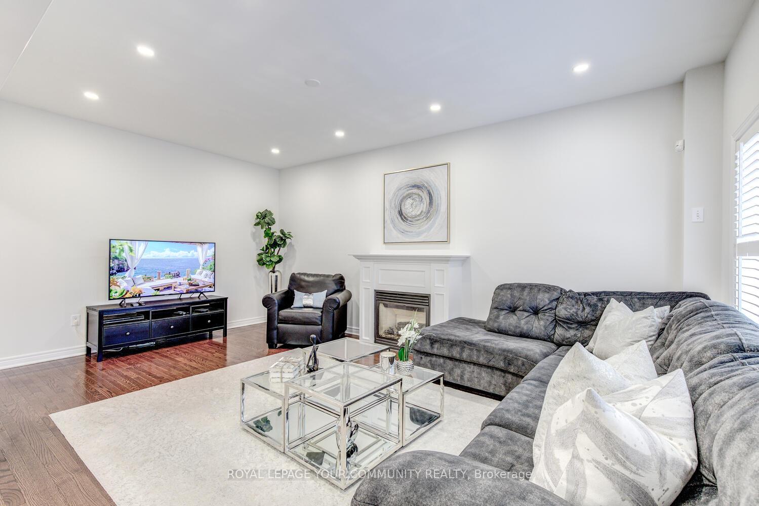 Photo 17 of 150 Lealinds Road, Vaughan, Patterson — HOMEH