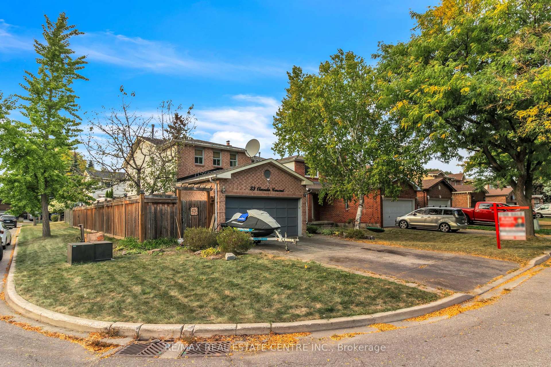 Photo 2 of 23 Oleander Crescent N, Brampton, Heart Lake East — HOMEH