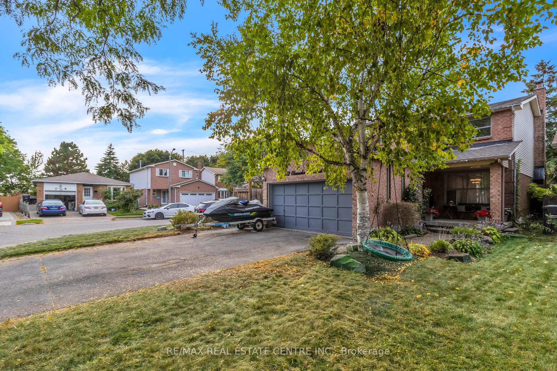 Photo 3 of 23 Oleander Crescent N, Brampton, Heart Lake East — HOMEH