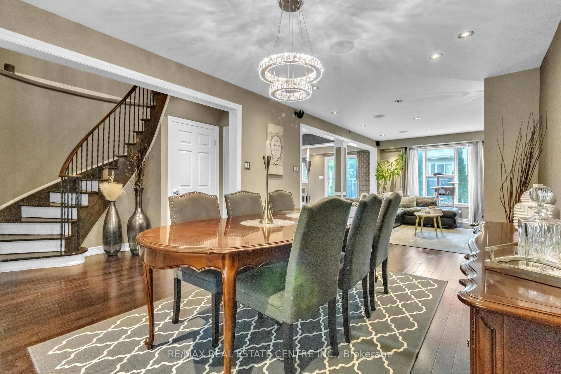 Photo 8 of 23 Oleander Crescent N, Brampton, Heart Lake East — HOMEH