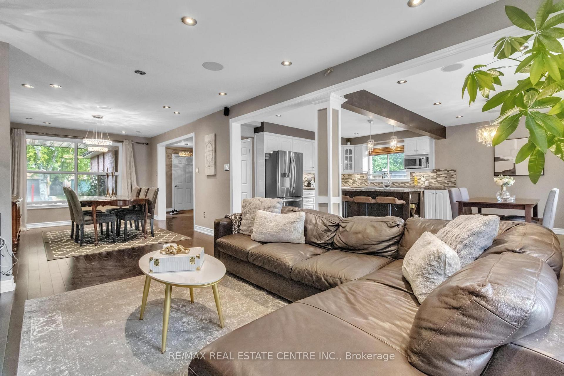 Photo 10 of 23 Oleander Crescent N, Brampton, Heart Lake East — HOMEH