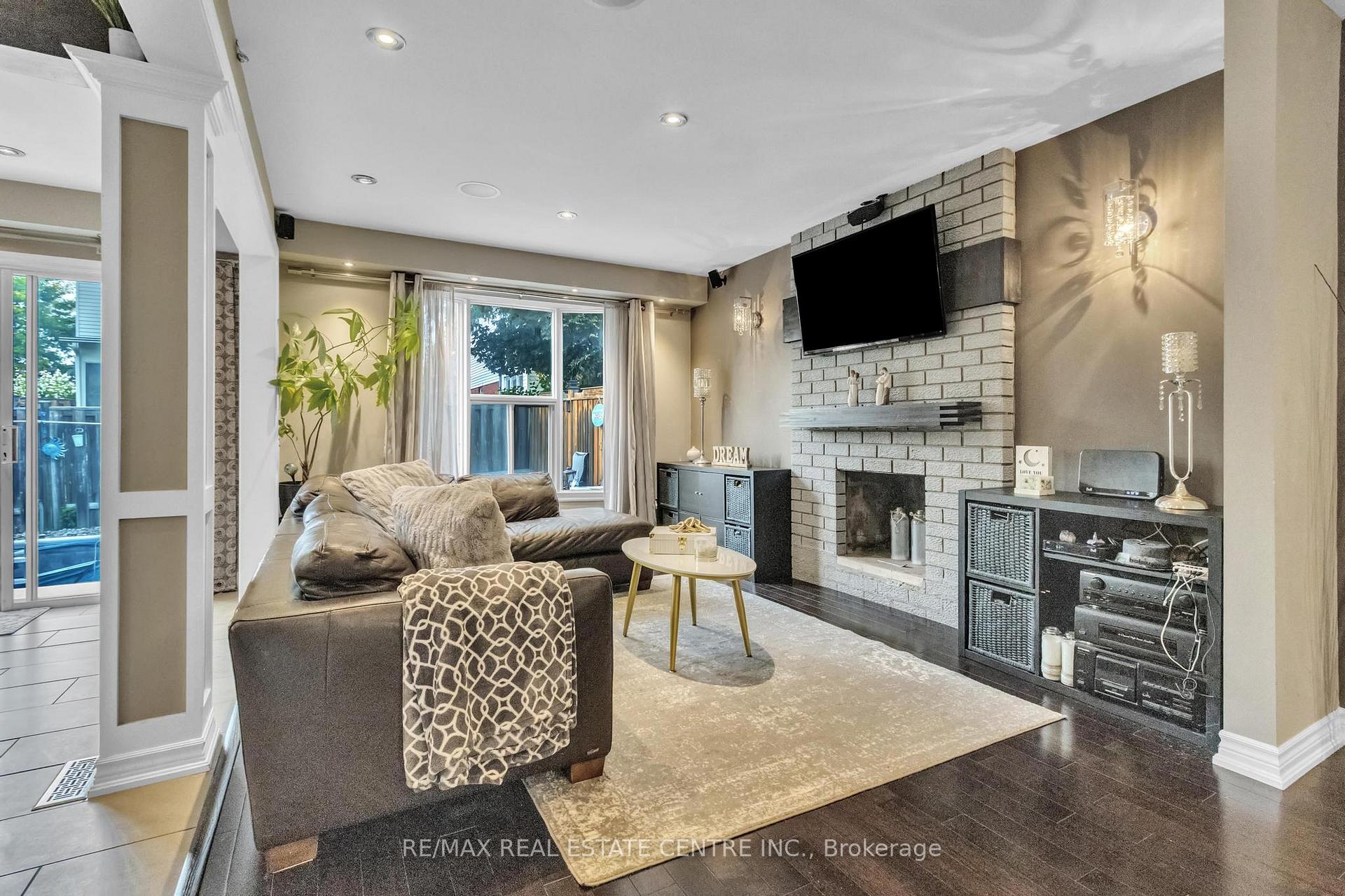 Photo 13 of 23 Oleander Crescent N, Brampton, Heart Lake East — HOMEH